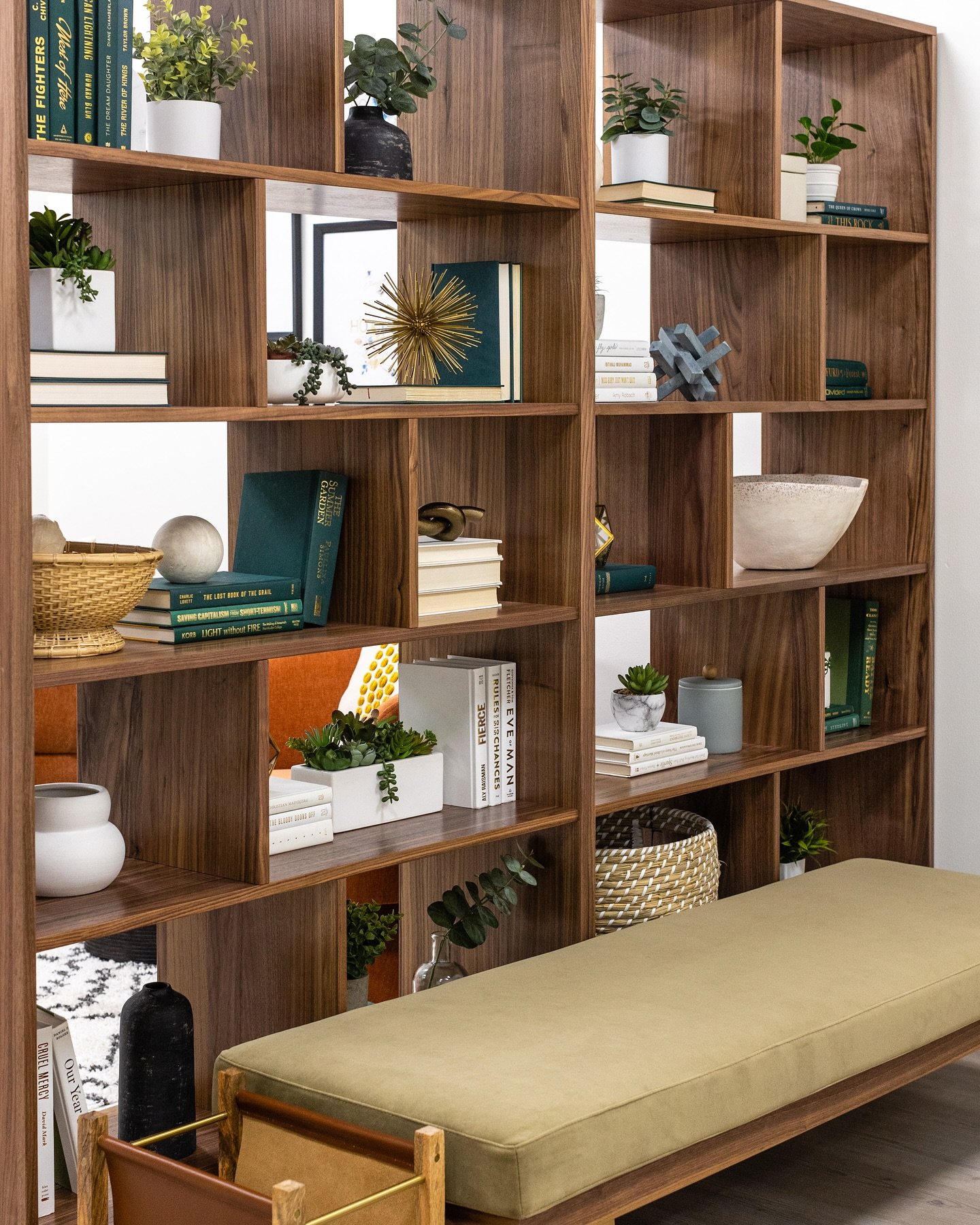 So much fun styling this bookshelf at @sagetherapychicago 📗📚

Photo: @jilltiongco_interiors