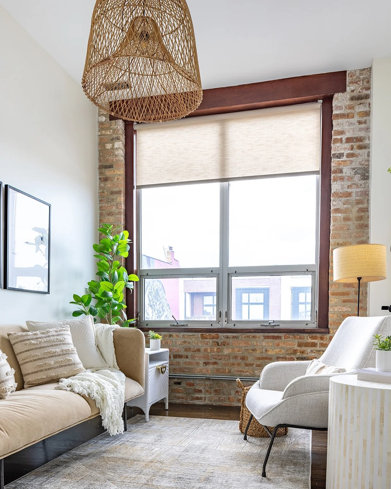Safe space, calm minds 💭 Therapy room at @sagetherapychicago 

Design: @ziegel_design 
Photo: @jilltiongco_interiors