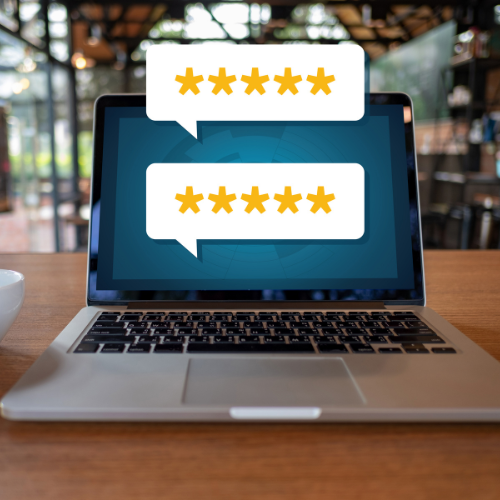 Laptop on a table displaying five-star ratings in chat bubbles