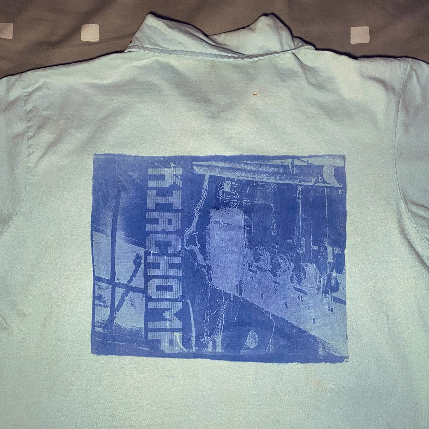 surf-tee-back-close-up.jpg