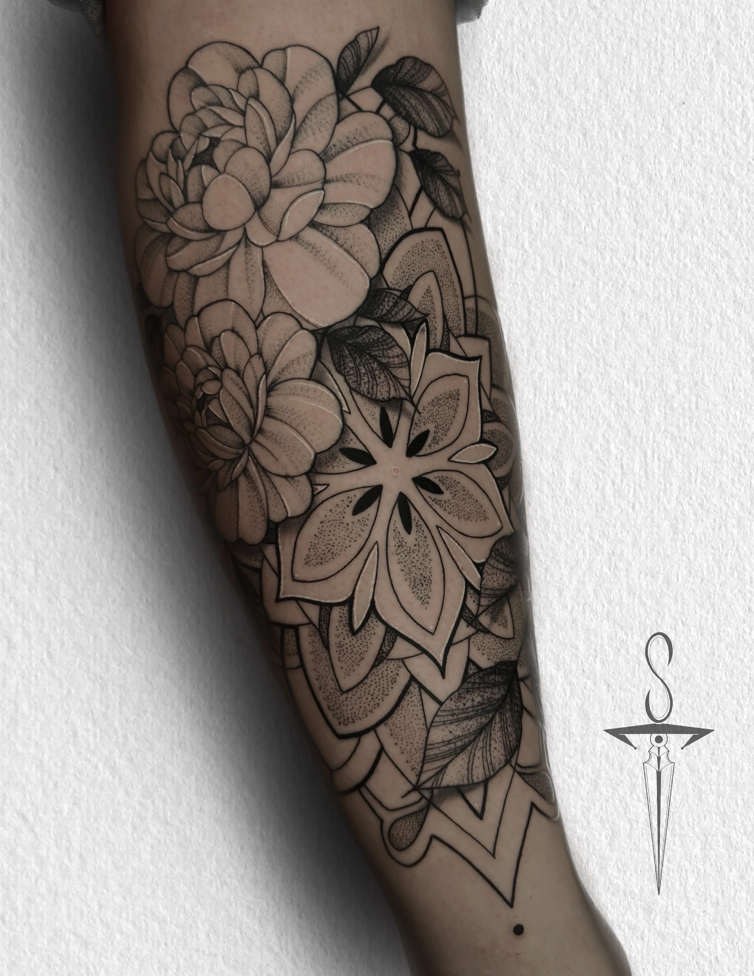 stipple-mandala-floral-tattoo-rockford-il