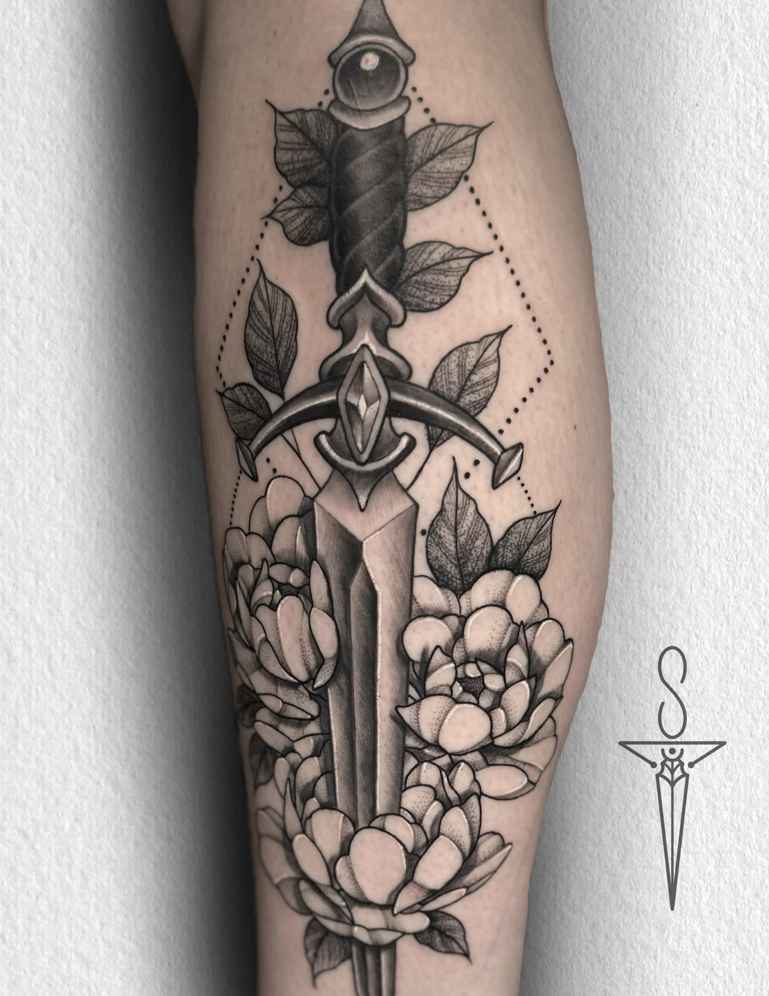 dagger-tattoo-rockford-il