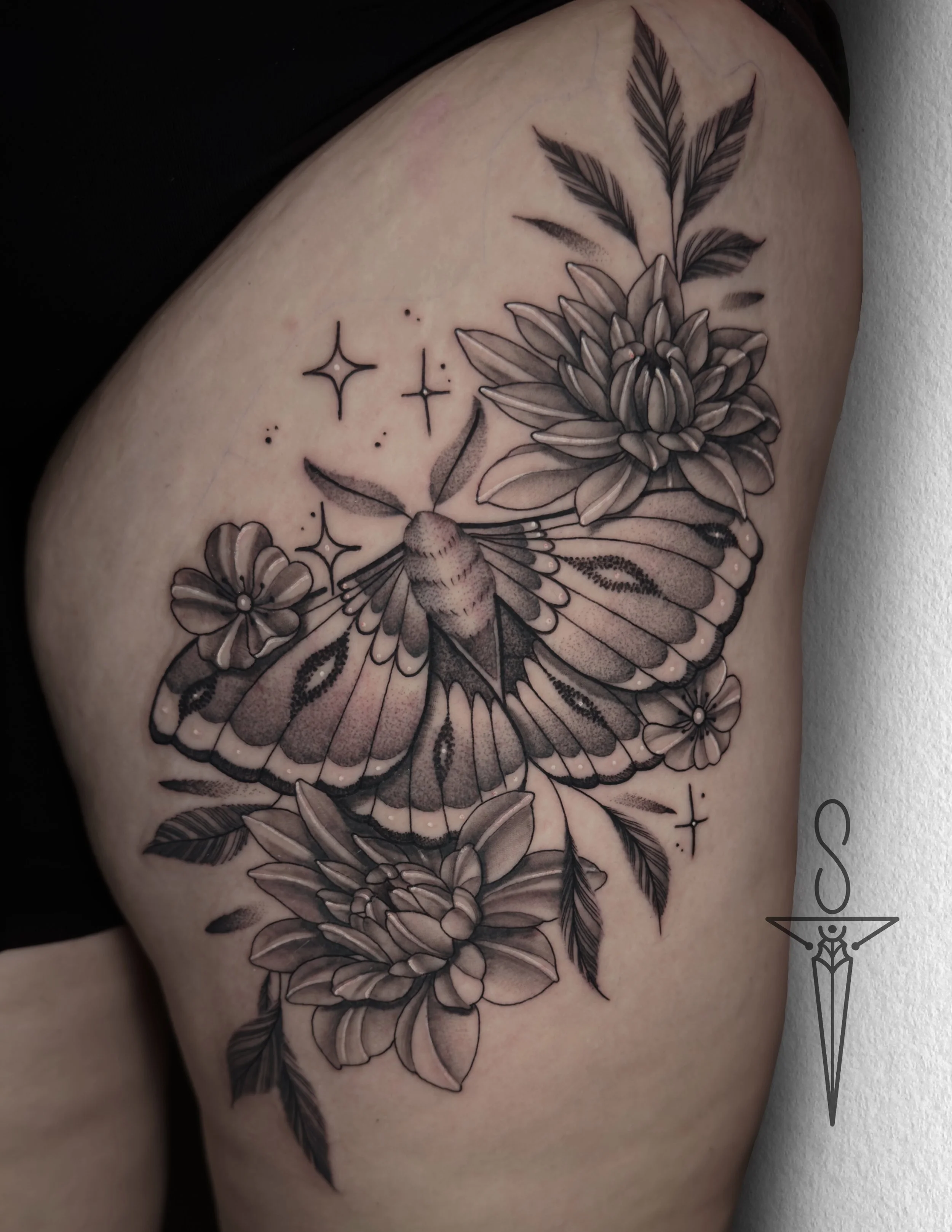 stipple-moth-floral-tattoo-rockford-il