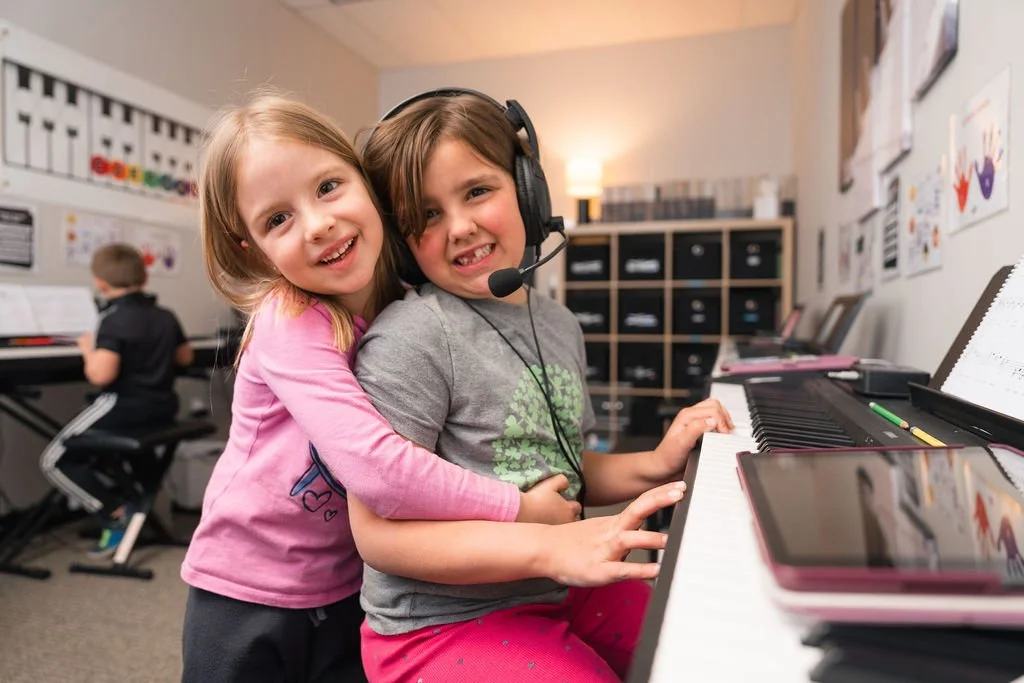 4-6 year old students at piano
