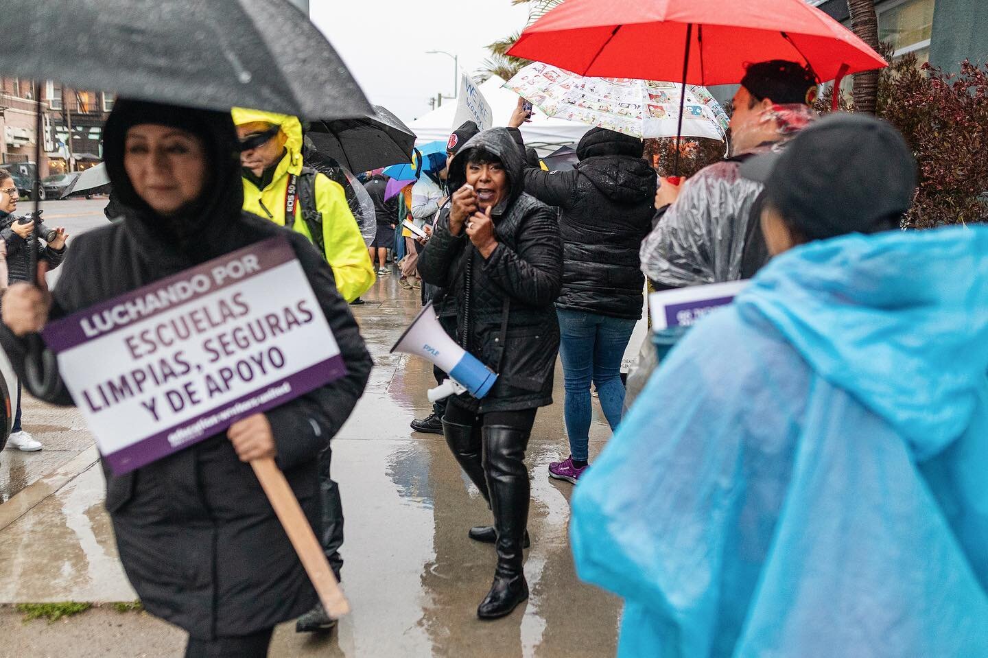 SEIU99/UTLA Strike Day 1 - Los Angeles - 3/21/2023 (on assignment for @laistofficial )

Today over 60,000 LAUSD Union members from @seiulocal99 and @utlanow started their 3-day strike, demanding LAUSD provide better wages, working conditions, and mor