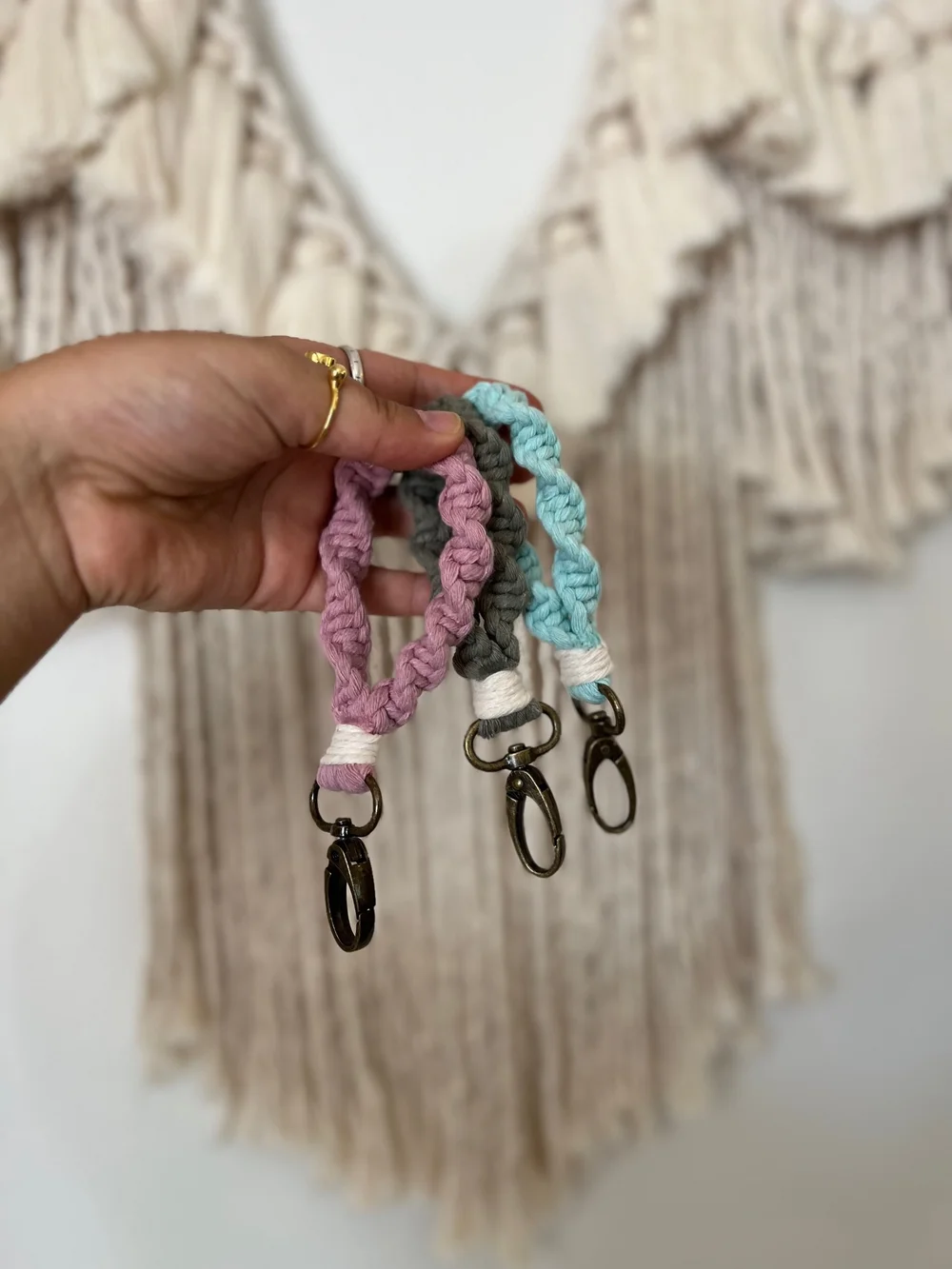 小物 DECI Carabiner Macrame Keychain OVY 1bd3954e6189b26cf64d8460f32dc7