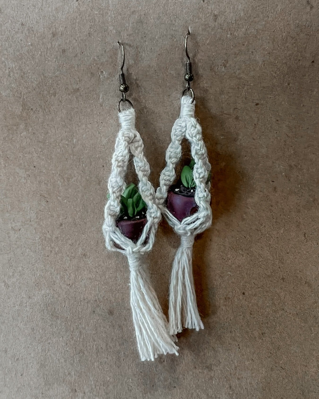 Y&rsquo;all, this project has been years in the making, and I honestly don&rsquo;t know why I waited so long!

Back in 2023, I teamed up with @formedfromclayco to create the tiniest plants, perfect for some equally tiny macrame pieces&mdash;and wow, 