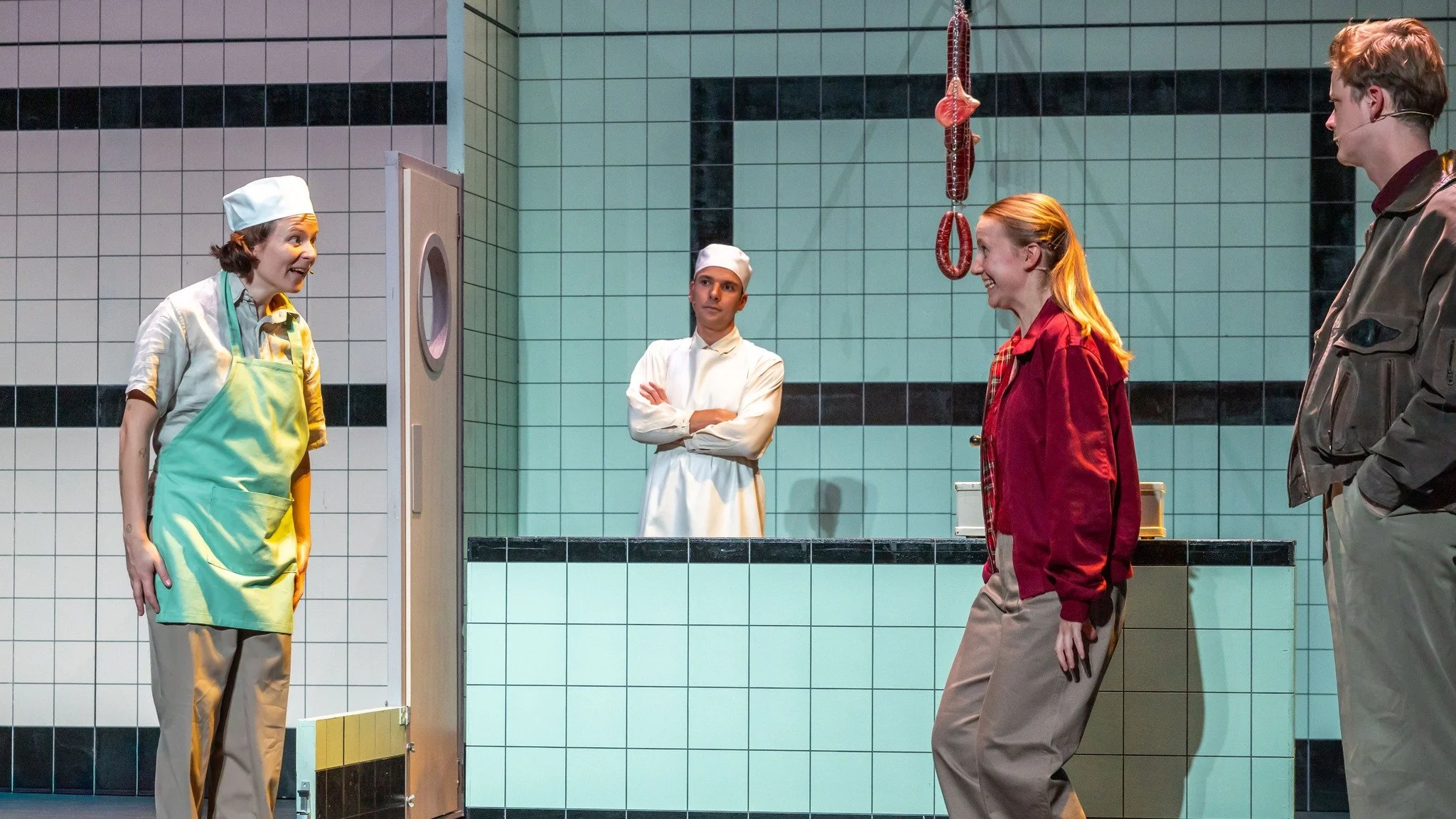 Deze week spelen we Jeugdstorm in @denieuwekolk in Assen (morgen!) en zondag komen we naar @demeenthe in Steenwijk!

> tgdejongehonden.nl

#jeugdstorm #assen #steenwijk #theater 

Foto: Jan Amse