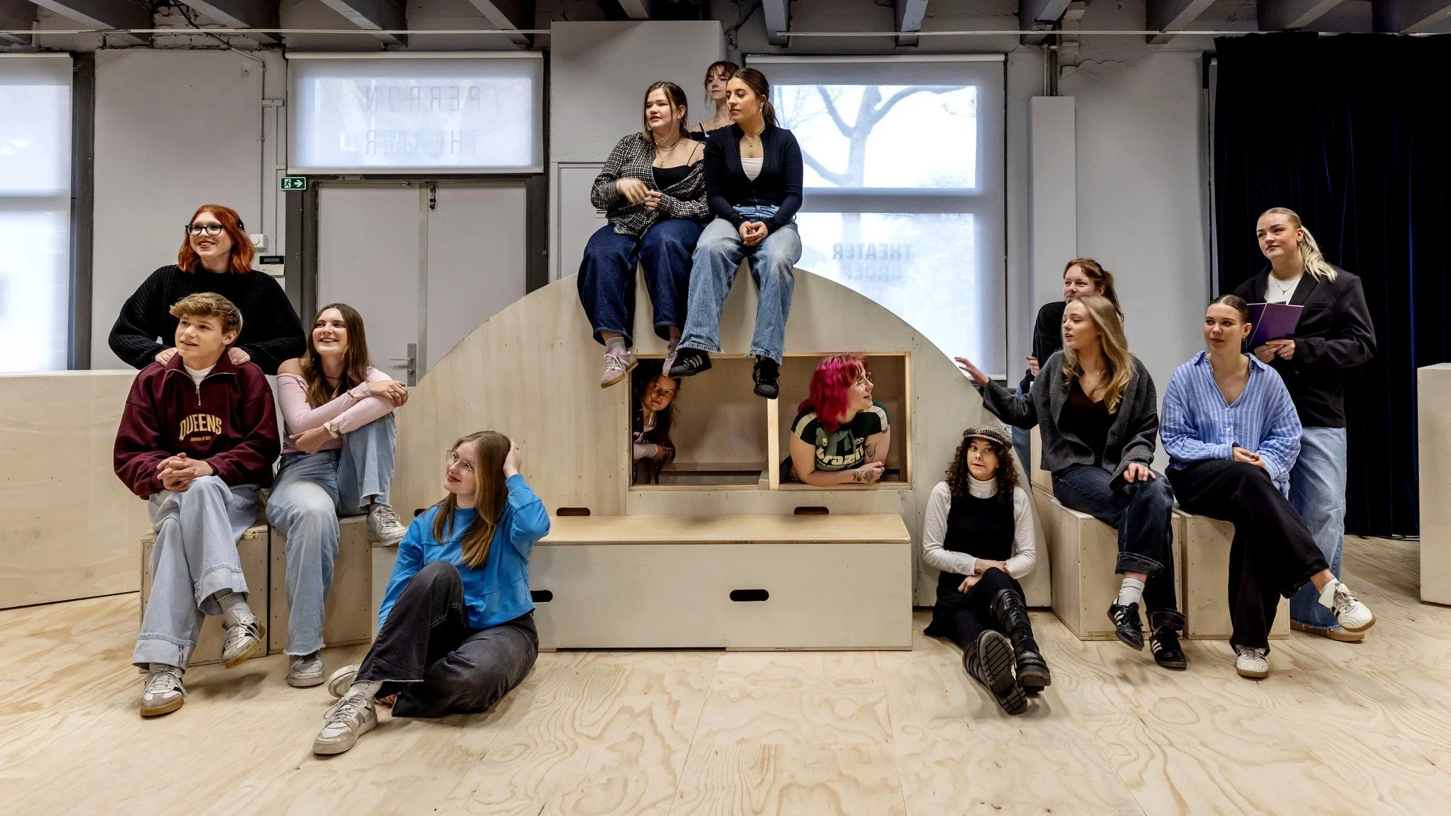 Van zaterdag 2 t/m maandag 4 mei is ONGEDIERTE te zien in Schouwburg Odeon in Zwolle. Een voorstelling in het kader van @theaternadedam, dit jaar gemaakt door theatermakers Billy de Walle en Scott Beekhuizen, met muziek van Moos de Walle en studenten