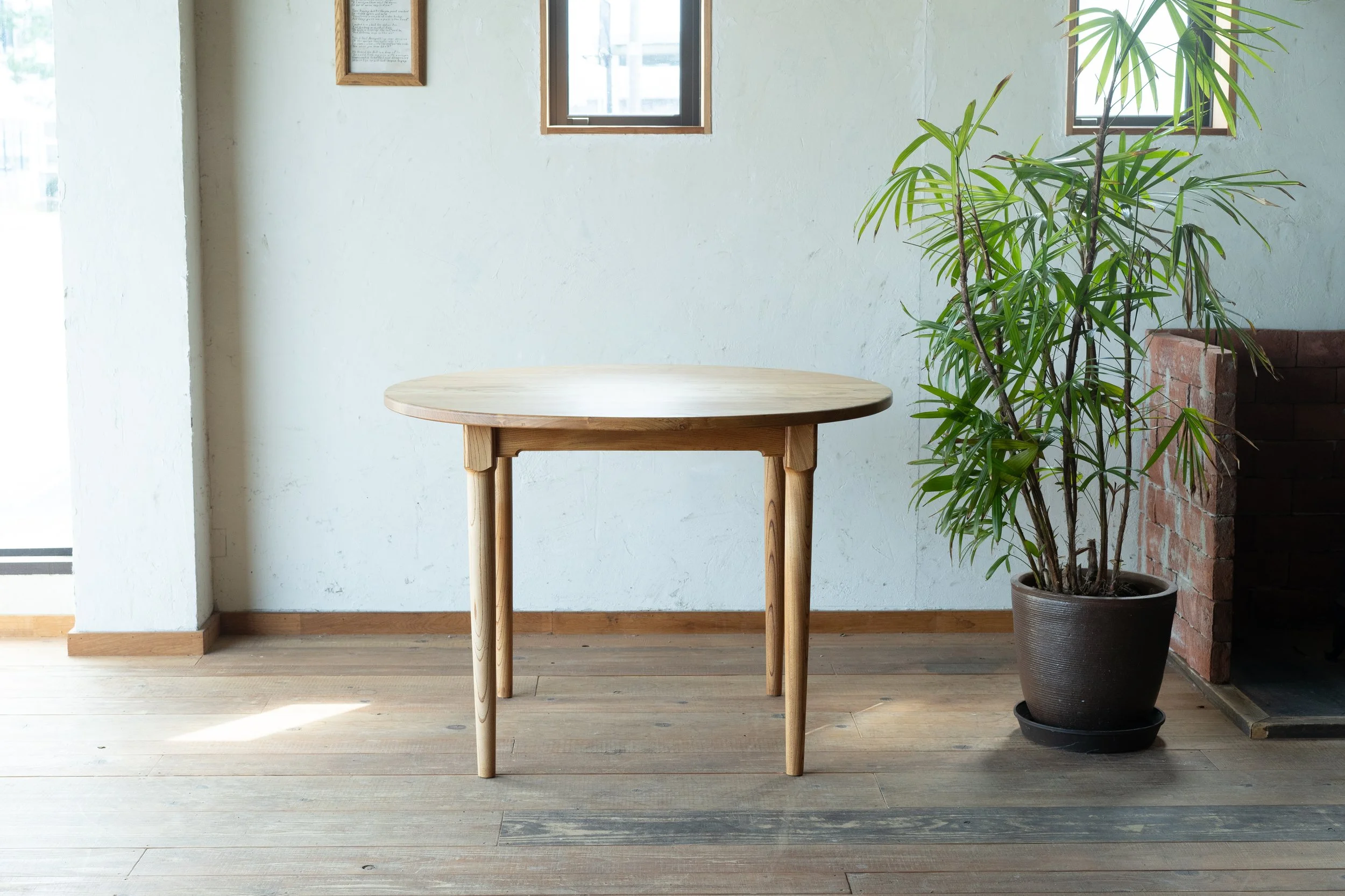OVALL TABLE