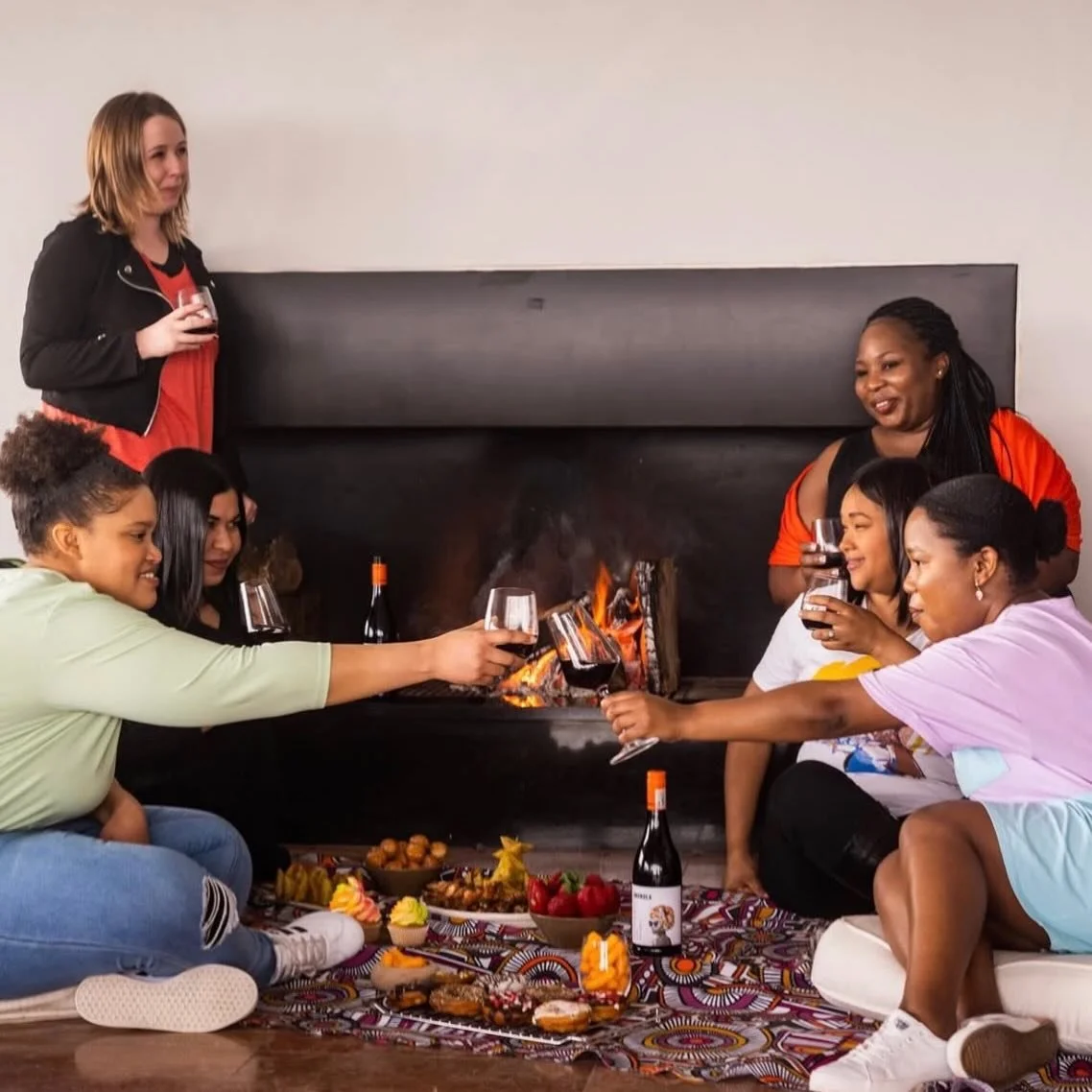 Wine brings people together 🍷 Today we raise a glass to all the wonderful women around the world who are working hard to build, support and shape the future of wine 🍷 🌍 
🍷 Happy International Women&rsquo;s Day ❤️ 🙌🏾 #internationalwomensday #sou