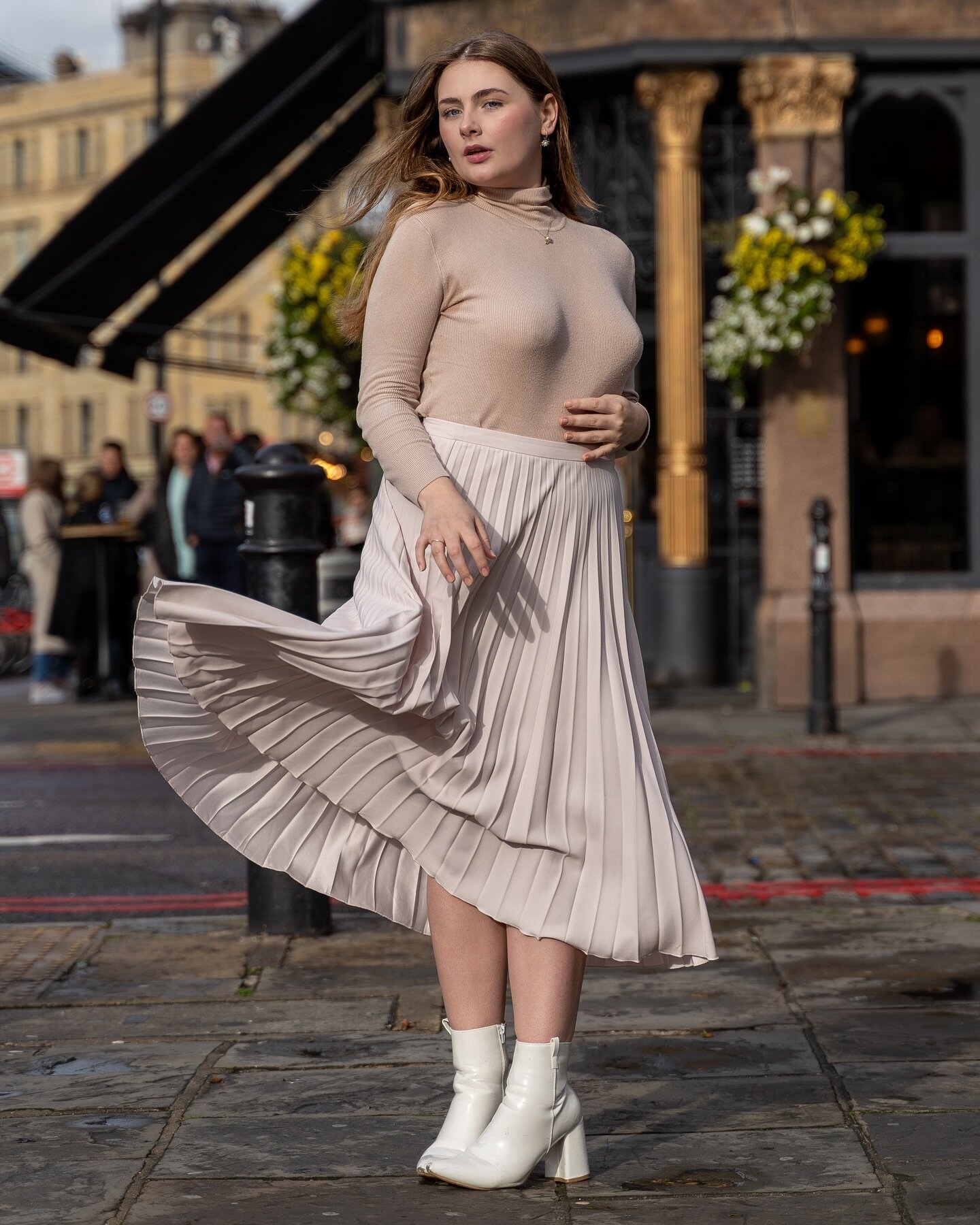 .

👤 @emmakavanagh101 
📷 @sonyalpha Sony A73 @tamron_uk 28-75mm f2.8
📍 Whitechapel, London
.
.
.
.
@do.ports
@creativeportraitx @capitalports @portrait.unit @portraitvision_
@imaginative.portraits
@ig_ports #earthportraits #portraitsvisuals #dopor