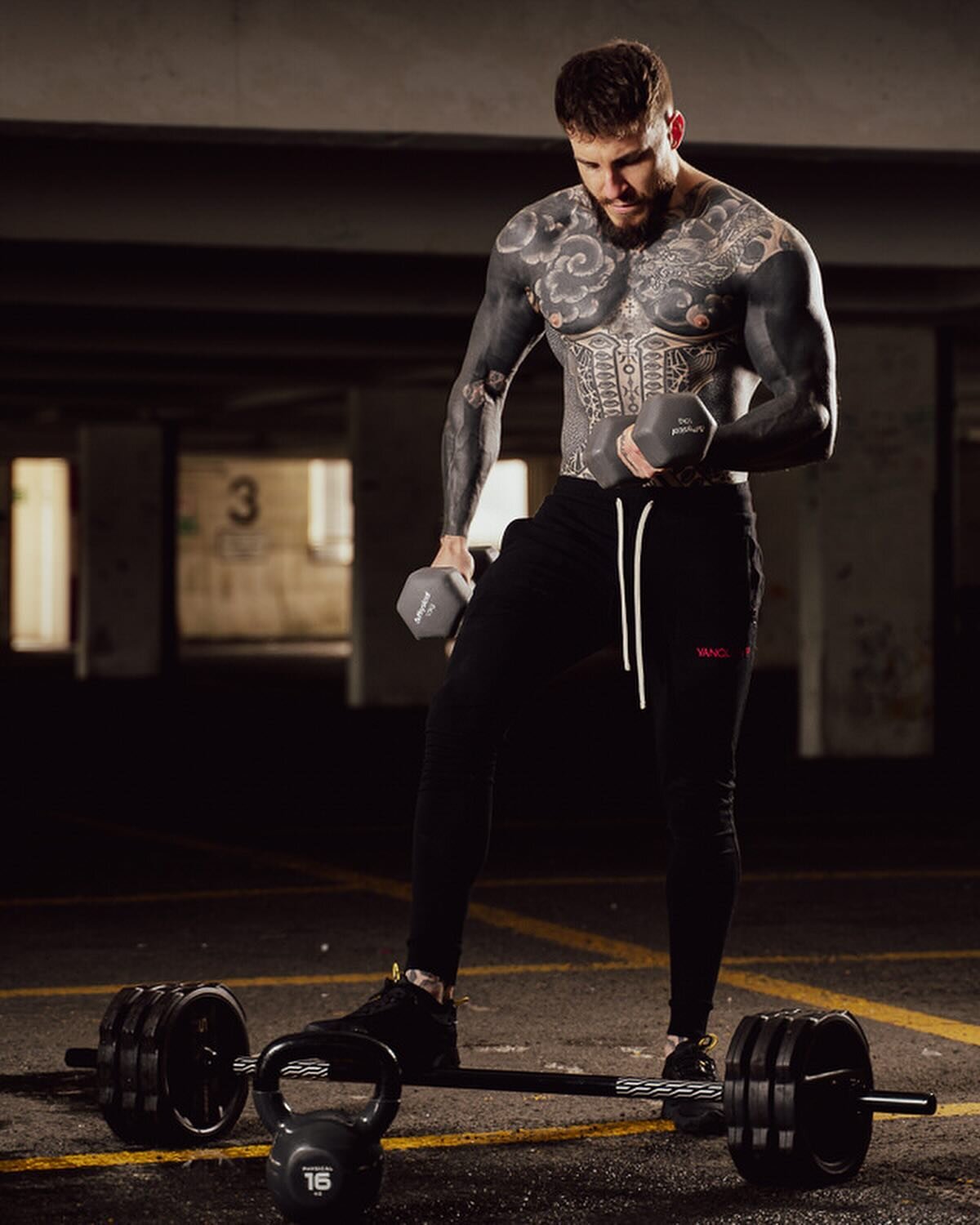 New Year&hellip;New You!!

👤 @richgcull 
📷 @sonyalpha 
⚡️ @godox.uk 
📍 #southwales 

Throwback to a shoot last year with Rich Cull along with @stephendaviesphotos
.
.
.
.
#southwalesphotographer #fitnessphotography #goals #newyear #newyearresoluti