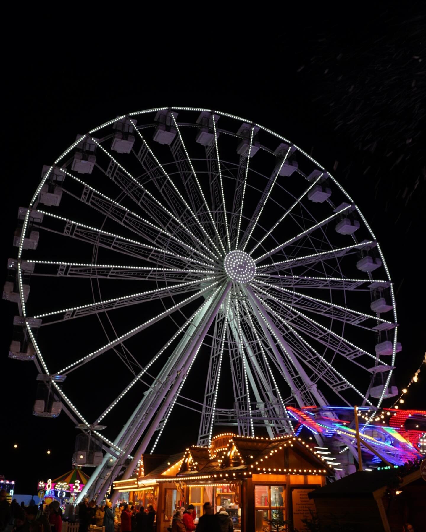 Family night out at @caerphillyonice 

#caerphilly #caerphillyphotographer #newyear #winterwonderland #winterfun