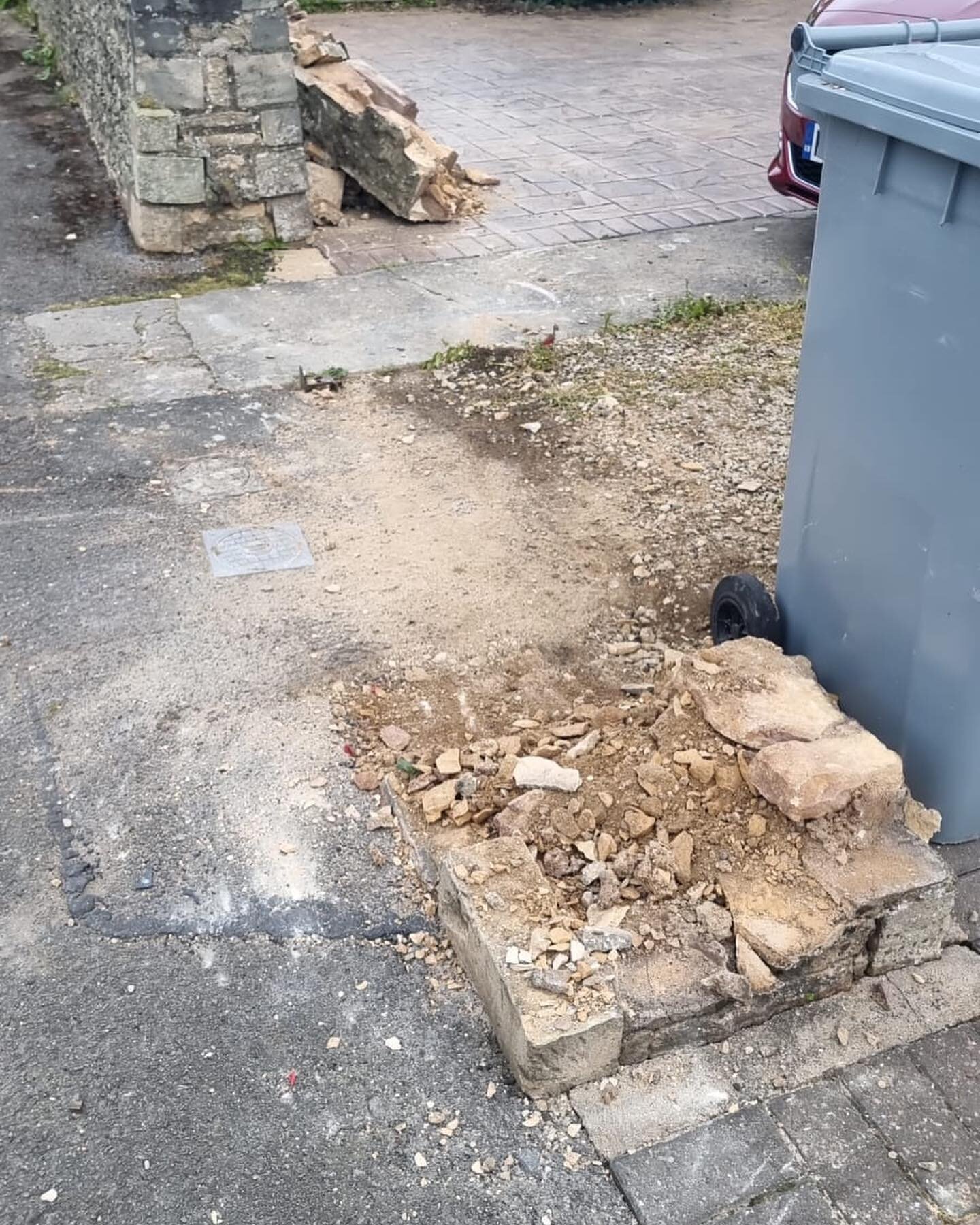 Have you recently had some accidental damage caused to your property? 

We can help ! 

Check out a small repair job completed by the team this week, After a car knocked over the clients pier. 

SWIPE ⬅️

We&rsquo;re always happy to help no matter ho