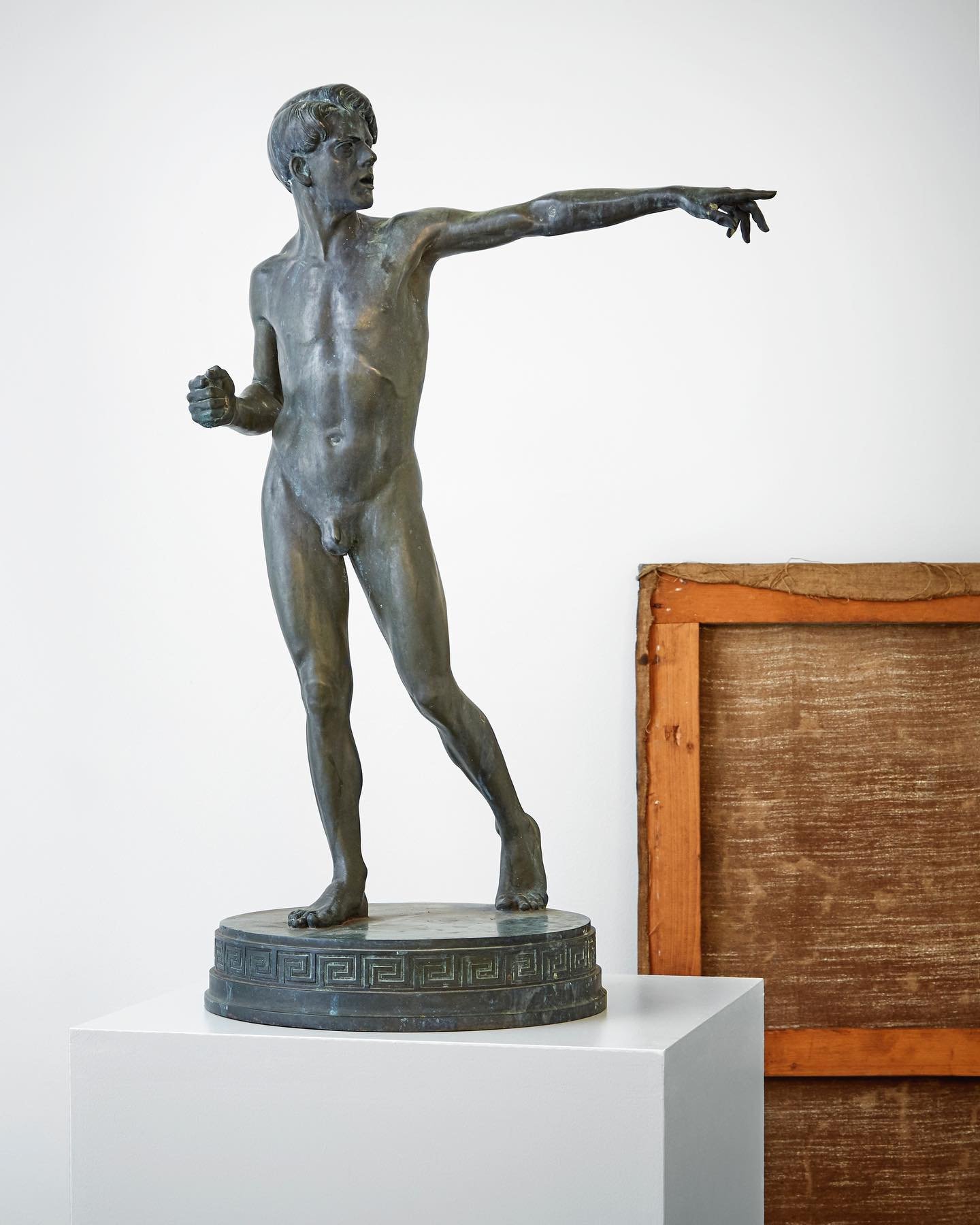 Arno Oswald Zauche (1875-1941) large bronze sculpture. 79 cm, DM for price. 📸 @henrikm_henrikm 

.

.

.

.

#bronze #sculpture #weimar #antiques #antique #atergo #interiordesign #bronzesculpture #stockholm