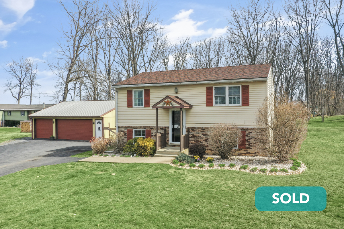 Colonial house sold at 164 Evansville Rd, Fleetwood, PA
