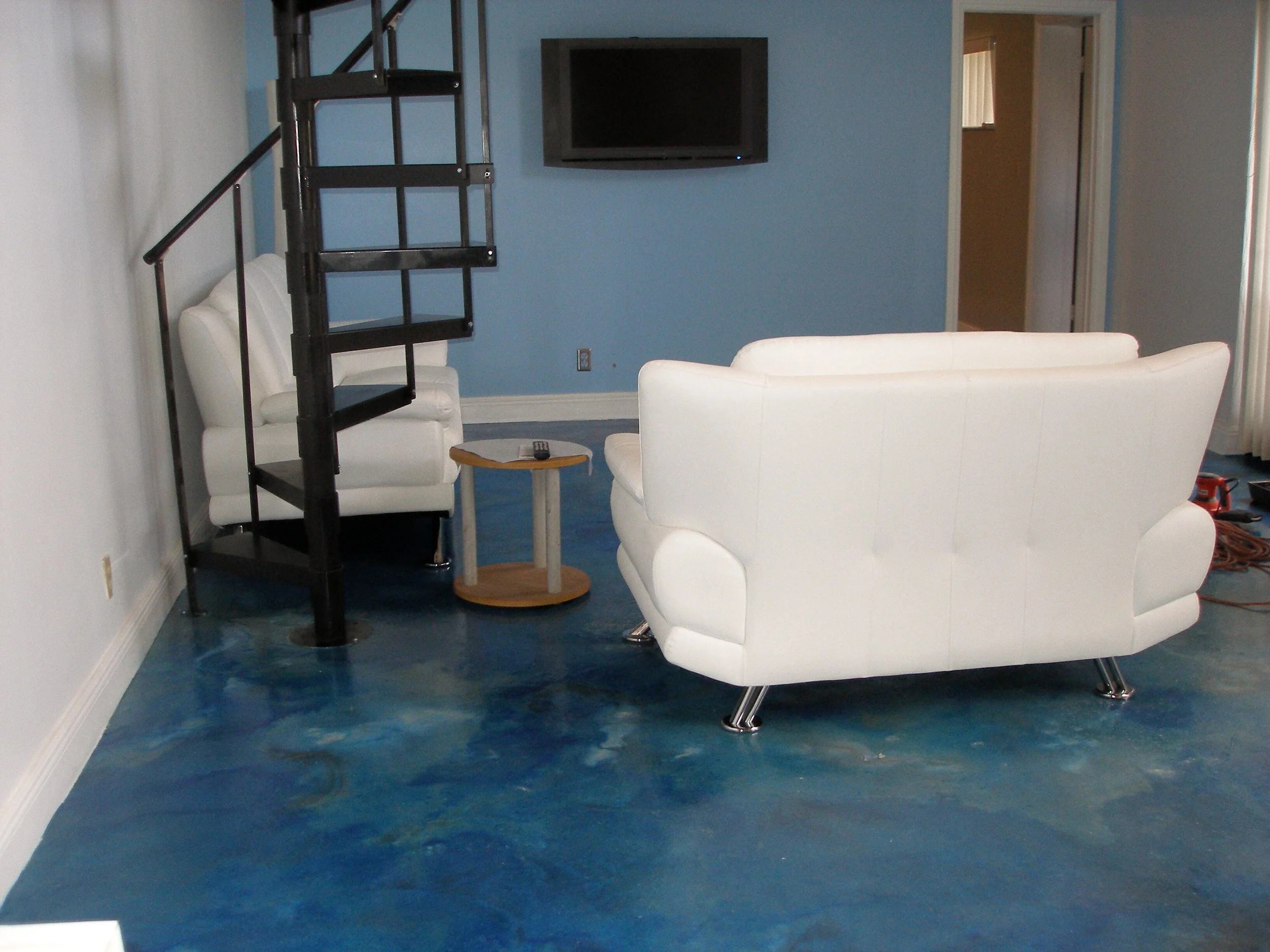 Stained decorative concrete surface for residential or commercial space