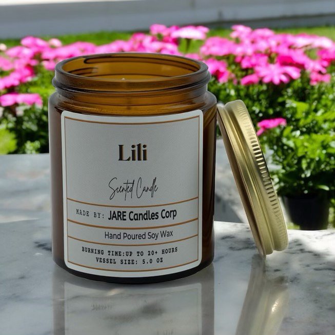 .@jare_candles presents LiLi (pronounced Lee-Lee). She is so popular the requests keep rolling in for her floral, spring and summer Hawaiian vibes.  She doesn&rsquo;t last on the shelves for long because everyone takes her home.  Get her. She is swee