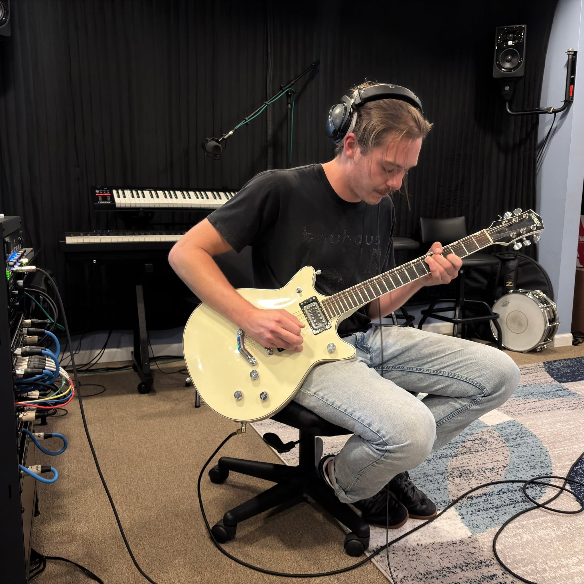 First session with @veryapemusicofficial!
Reach out to book a session or learn more—link in bio >>
.
.
.
#hiddencreekmusic #musicproducer #musicproduction #musicstudio #recordingstudio #recordingstudio #bellevuetn #nashville #nashvillet