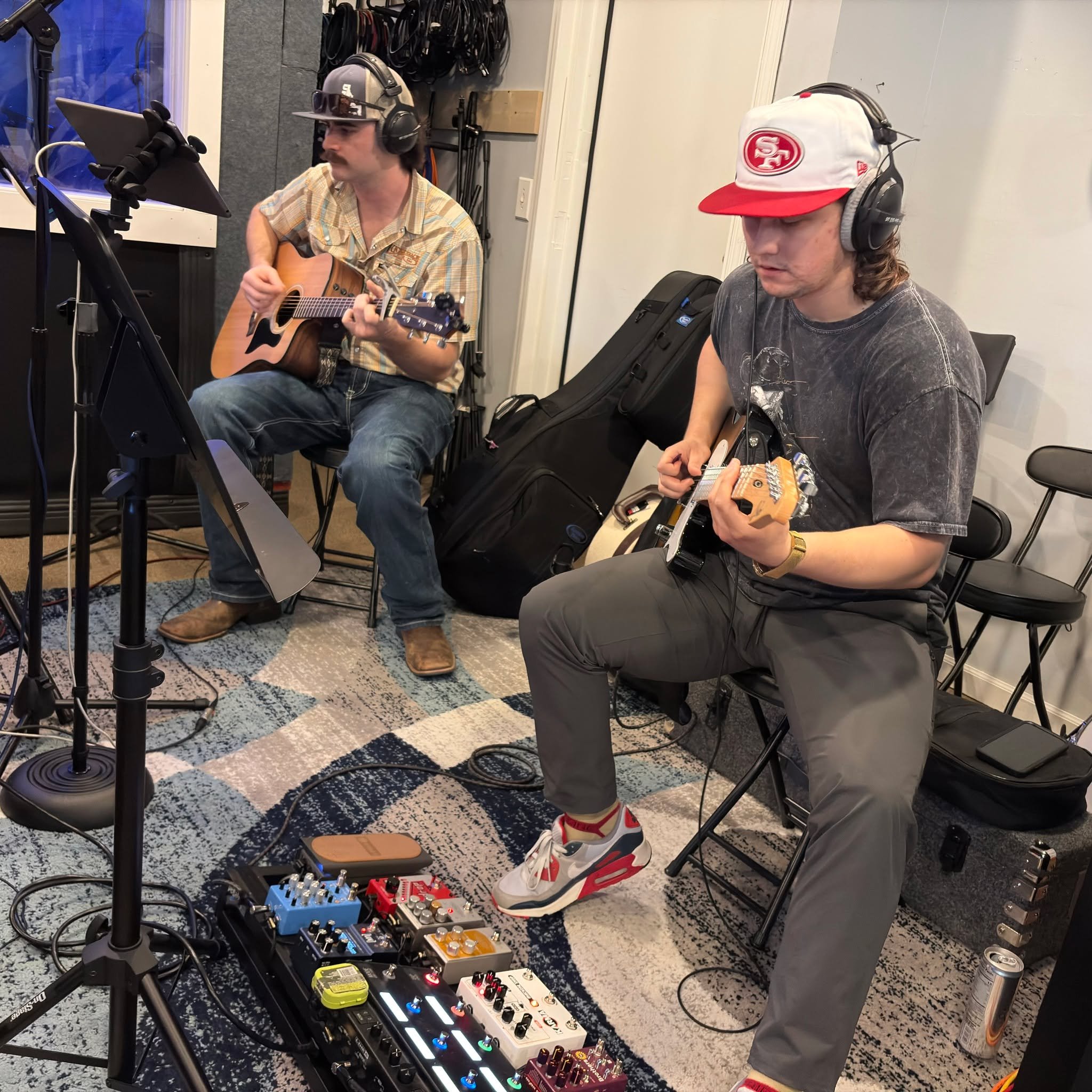 Live band tracking with @kaden_peer!
@sidneydmays @garrett_hawkins_music @bmrnatebass @benhayes_music @jakobstevensmusic
Reach out to book a session or learn more—link in bio >>
.
.
.
#hiddencreekmusic #musicproducer #musicproduction #mu
