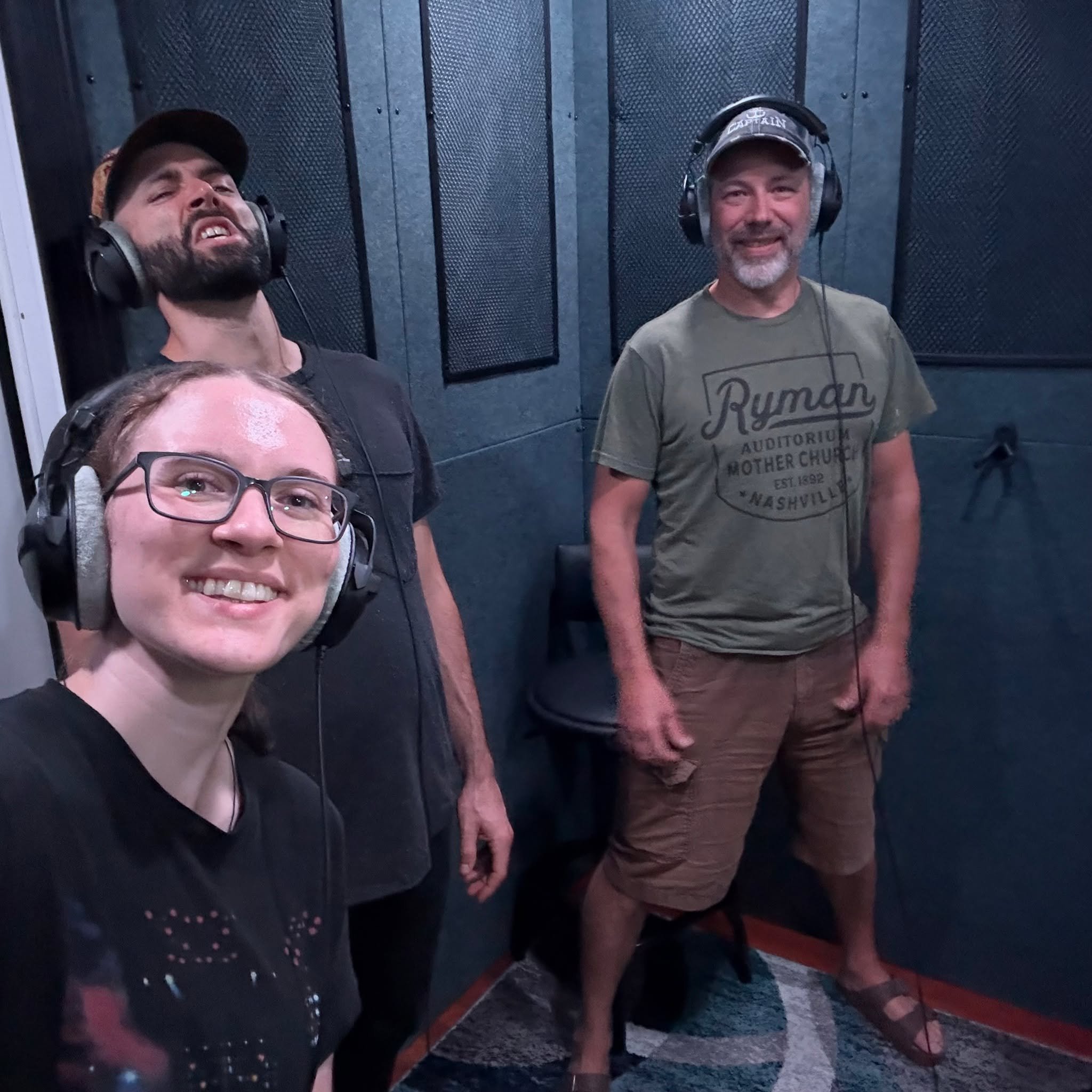 Group vocals with @shawn.d.mercer!
@taylortuke @sarahmgrenier
Reach out to book a session or learn more—link in bio >>
.
.
.
#hiddencreekmusic #musicproducer #musicproduction #musicstudio #recordingstudio #recordingstudio #bellevuetn #n