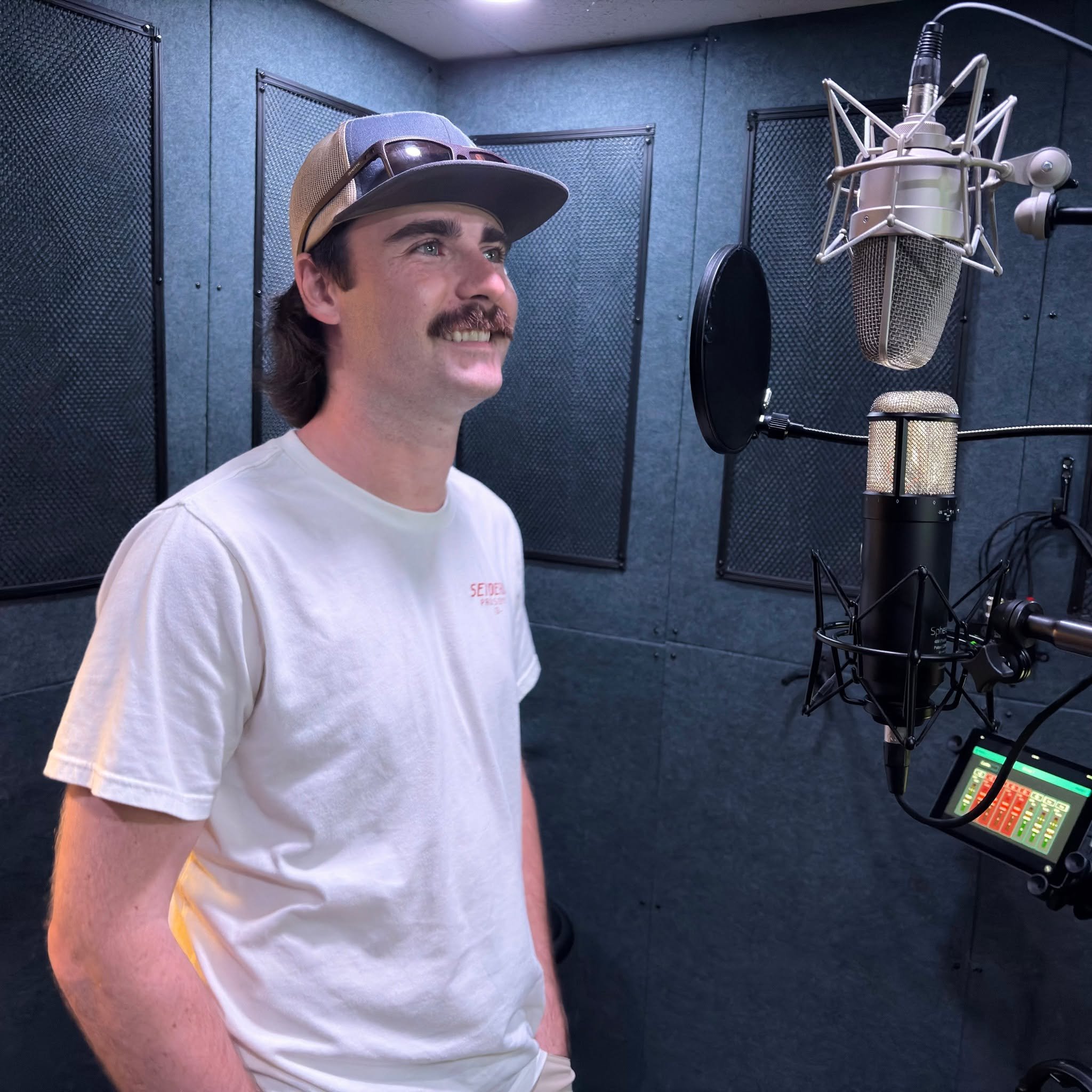 Making music with @kaden_peer!
@benhayes_music @bmrnatebass
Reach out to book a session or learn more—link in bio >>
.
.
.
#hiddencreekmusic #musicproducer #musicproduction #musicstudio #recordingstudio #recordingstudio #bellevuetn #nas