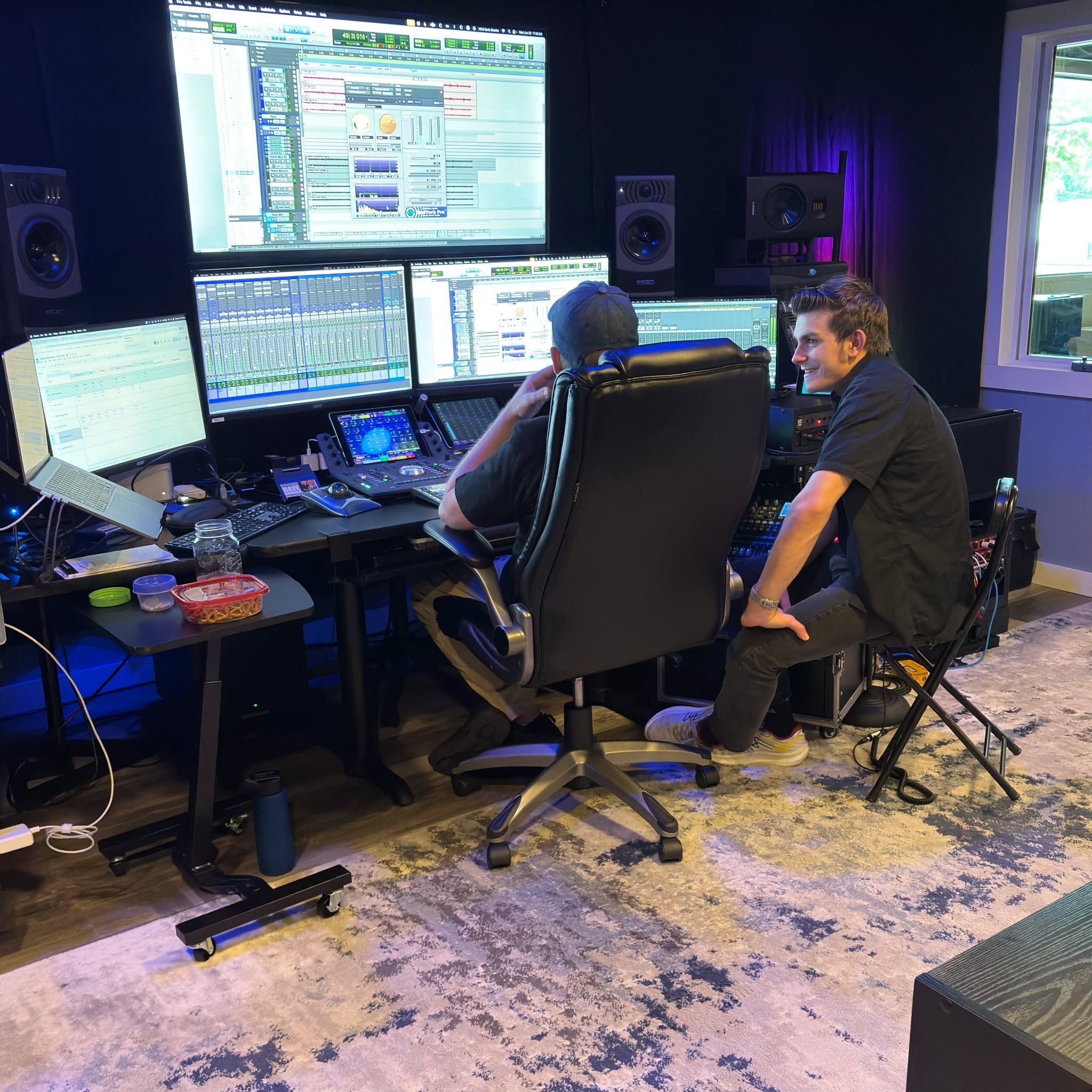 Mixing with @tylerpronz!
Reach out to book a session or learn more—link in bio >>
.
.
.
#hiddencreekmusic #musicproducer #musicproduction #musicstudio #recordingstudio #recordingstudio #bellevuetn #nashville #nashvilletn #nashvillemusic
