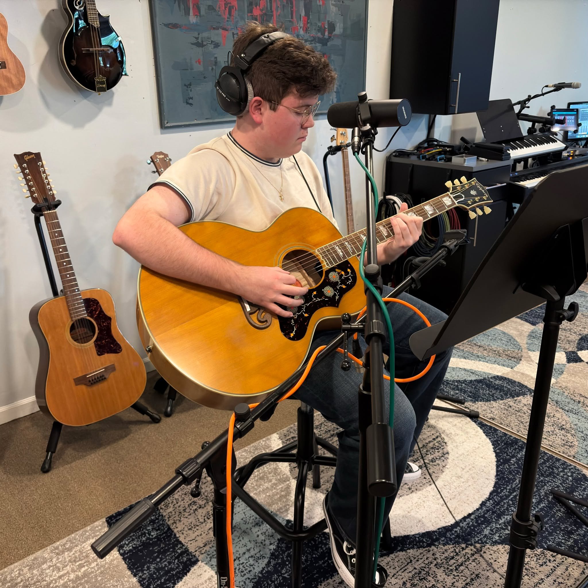 First session with Moon!
@micahnortrup
Reach out to book a session or learn more—link in bio >>
.
.
.
#hiddencreekmusic #musicproducer #musicproduction #musicstudio #recordingstudio #recordingstudio #bellevuetn #nashville #nashvilletn #n