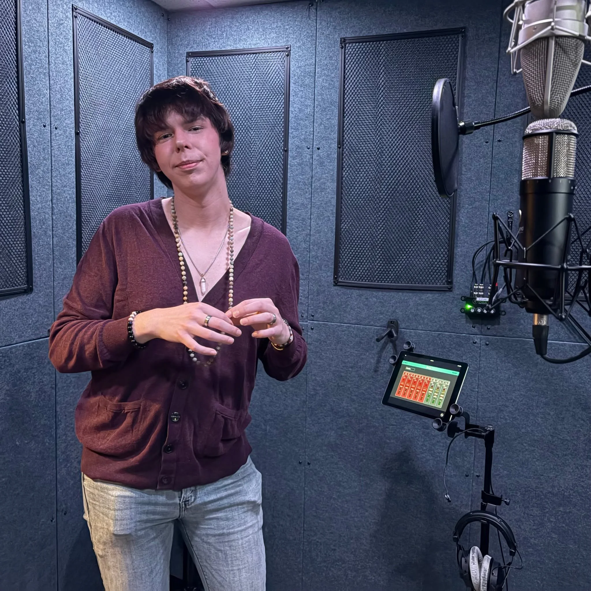 Big vocal day with @thedrvps!
Reach out to book a session or learn more—link in bio >>
.
.
.
#hiddencreekmusic #musicproducer #musicproduction #musicstudio #recordingstudio #recordingstudio #bellevuetn #nashville #nashvilletn #nashville