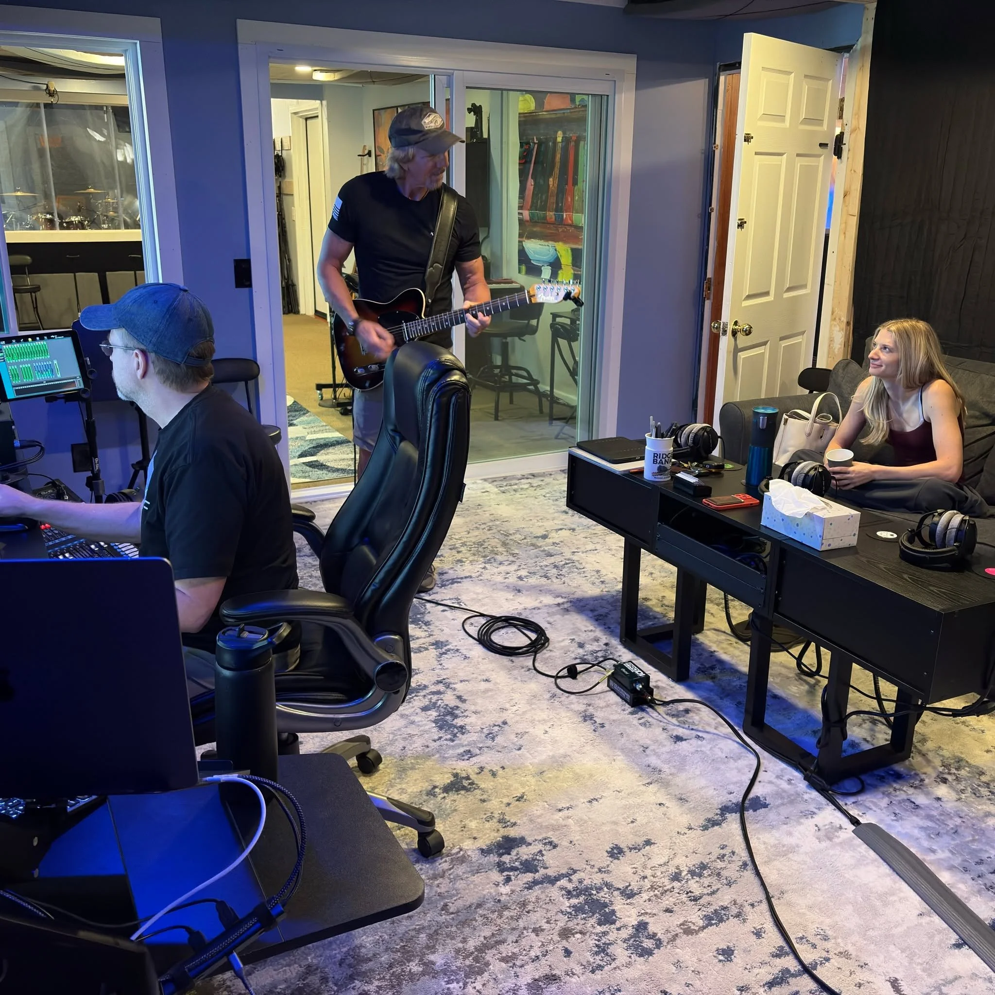 Awesome session with Rob Church & Sarah Lynn!
@schurchi__/
Reach out to book a session or learn more—link in bio >>
.
.
.
#hiddencreekmusic #musicproducer #musicproduction #musicstudio #recordingstudio #recordingstudio #bellevuetn #