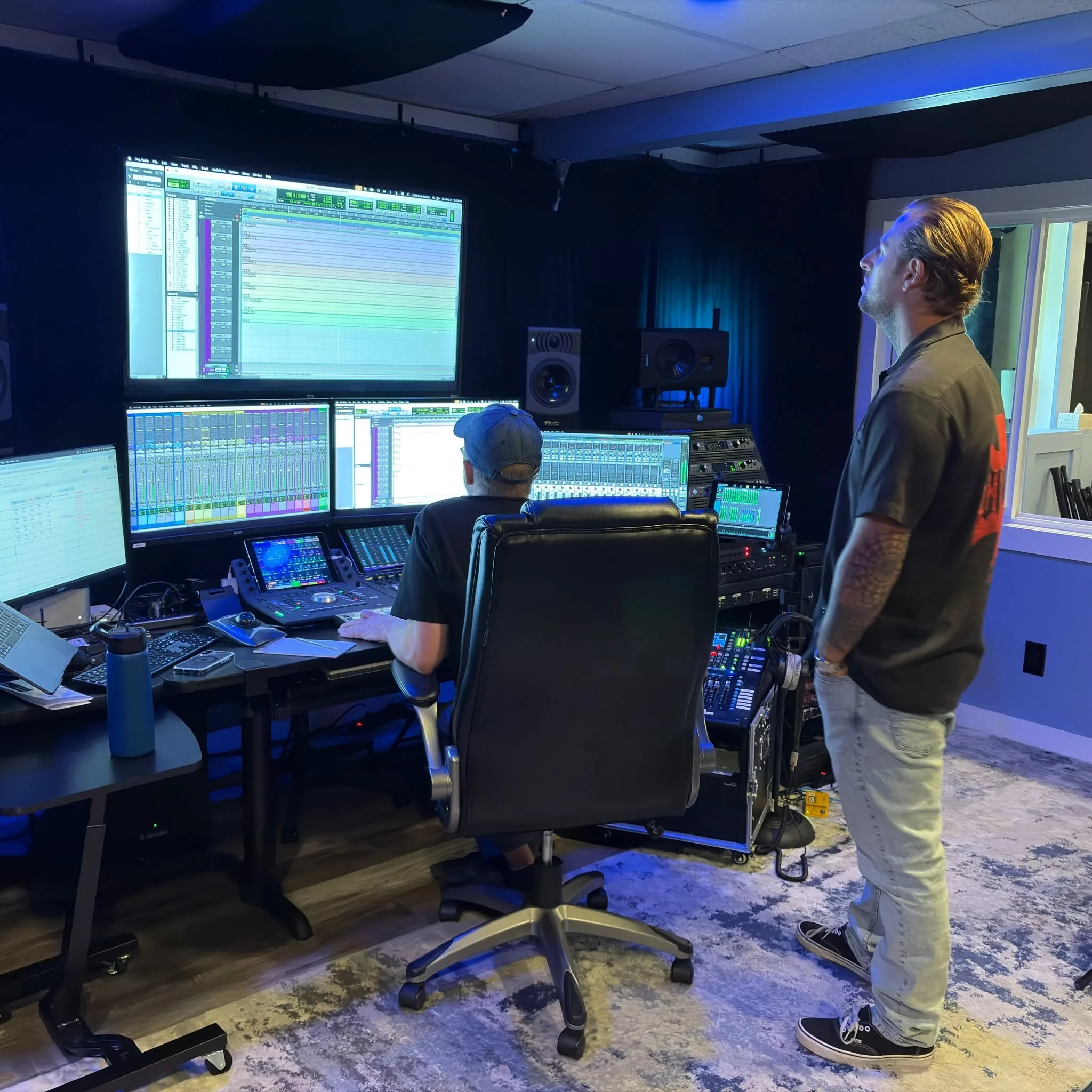 We're so pumped to be back in the studio with @dougleonardofficial!
Reach out to book a session or learn more—link in bio >>
.
.
.
#hiddencreekmusic #musicproducer #musicproduction #musicstudio #recordingstudio #recordingstudio #bellevue