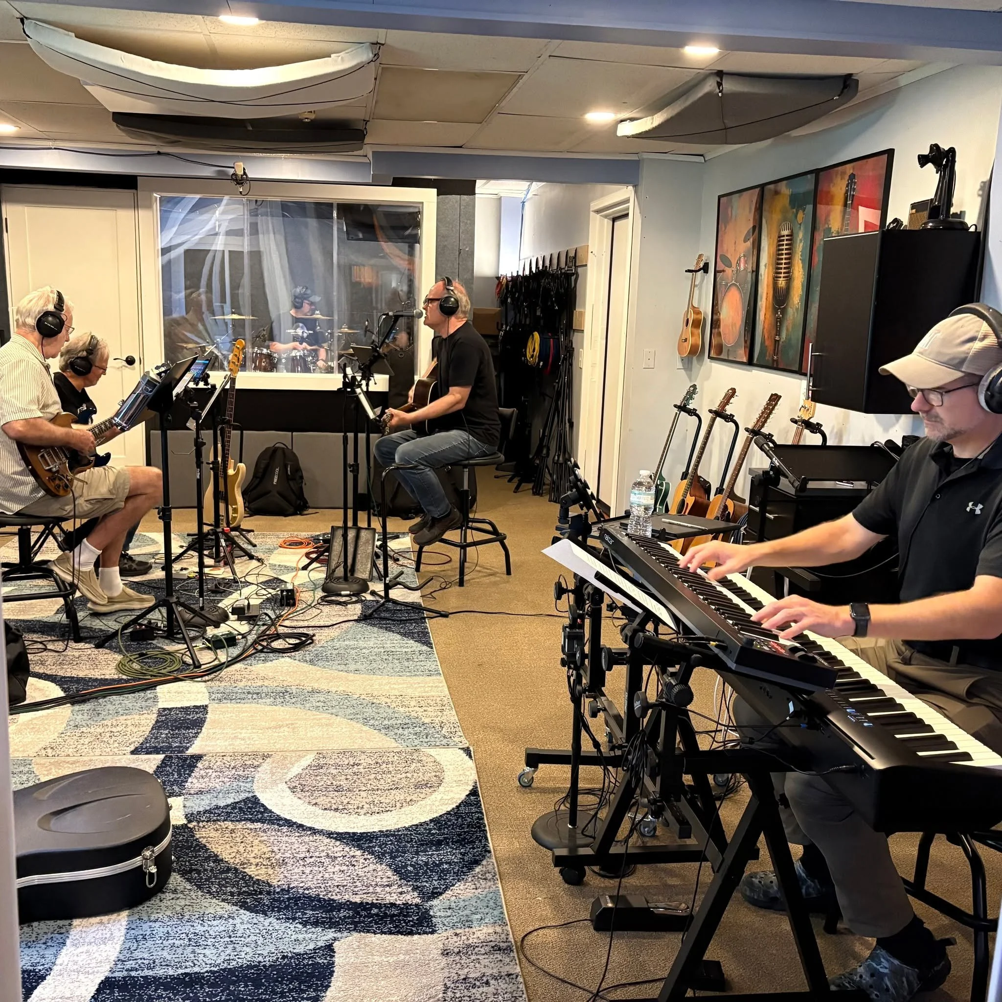 Live band tracking with @carlwestbehnke!

Reach out to book a session or learn more&mdash;link in bio &gt;&gt;
.
.
.
#hiddencreekmusic #musicproducer #musicproduction #musicstudio #recordingstudio #recordingstudio #bellevuetn #nashville #nashvilletn 
