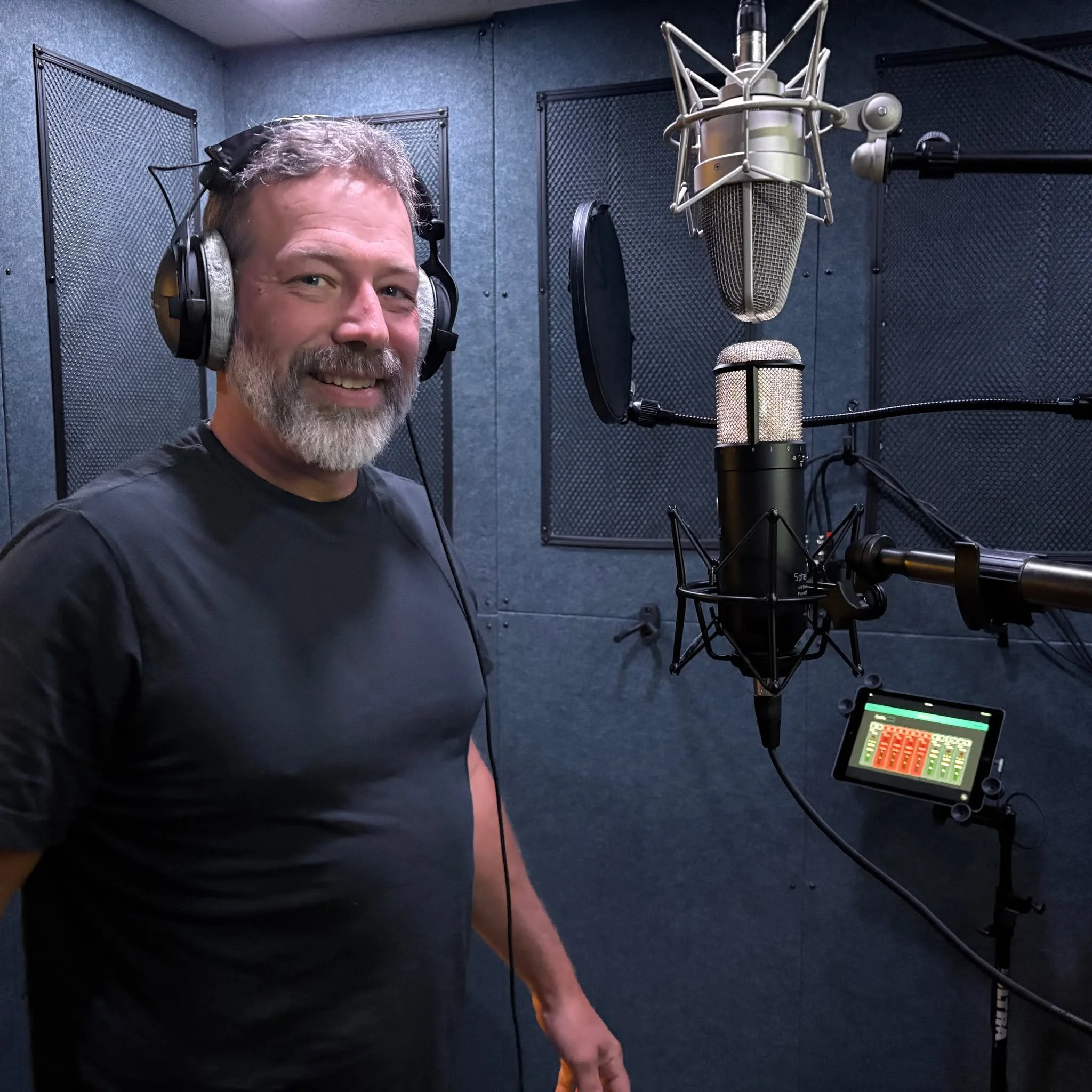 We love having @shawn.d.mercer back in the studio!

Reach out to book a session or learn more&mdash;link in bio &gt;&gt;
.
.
.
#hiddencreekmusic #musicproducer #musicproduction #musicstudio #recordingstudio #recordingstudio #bellevuetn #nashville #na