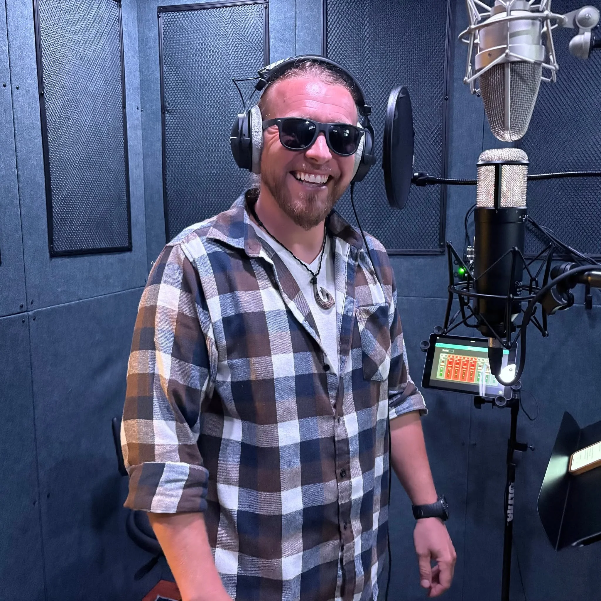 Tracking an epic vocal with @killerwithane!

Reach out to book a session or learn more&mdash;link in bio &gt;&gt;
.
.
.
#hiddencreekmusic #musicproducer #musicproduction #musicstudio #recordingstudio #recordingstudio #bellevuetn #nashville #nashville