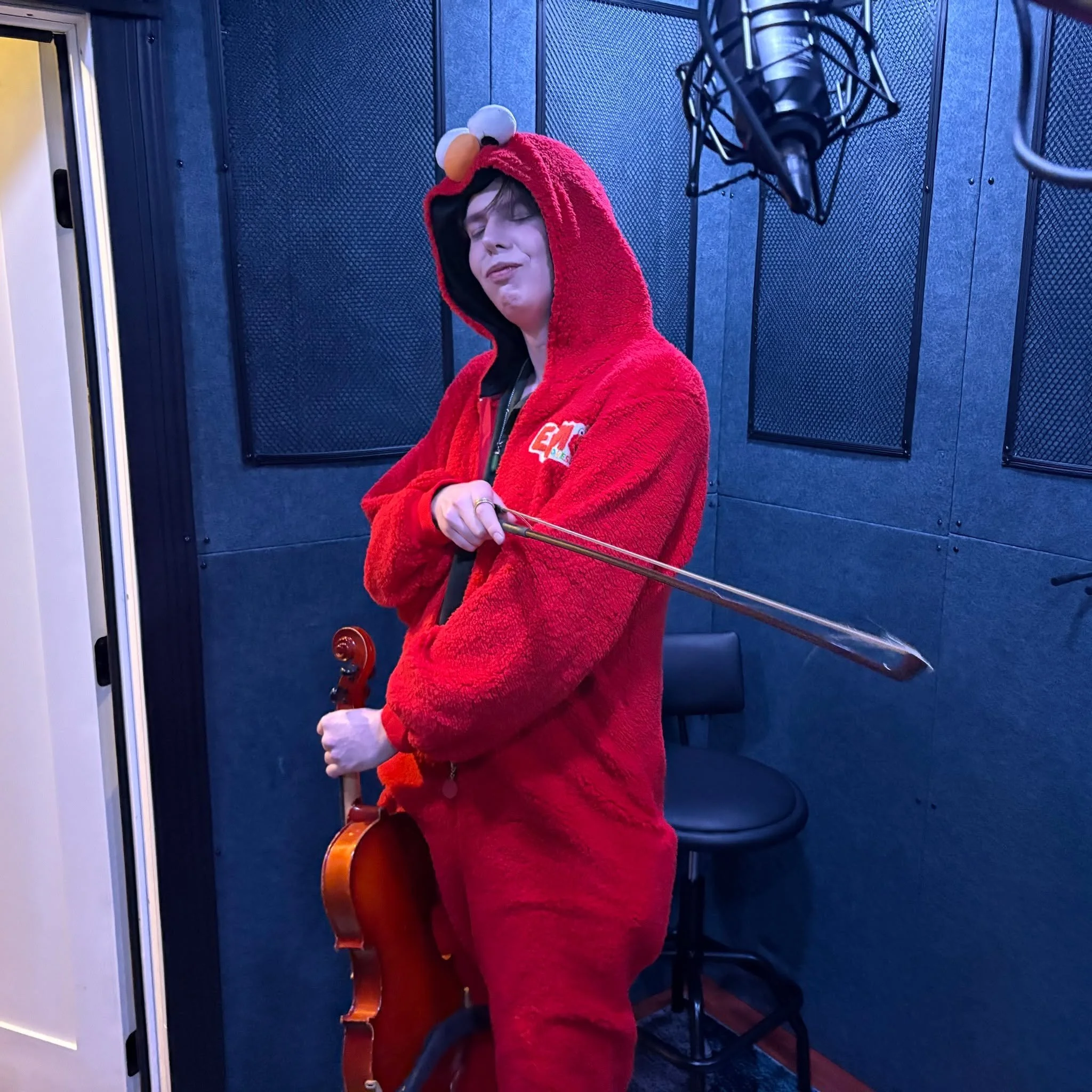 Quote of the day from @thedrvps' session: &ldquo;I&rsquo;m shedding my Elmo skin.&rdquo;
@ipearldrum 

Reach out to book a session or learn more&mdash;link in bio &gt;&gt;
.
.
.
#hiddencreekmusic #musicproducer #musicproduction #musicstudio #recordin