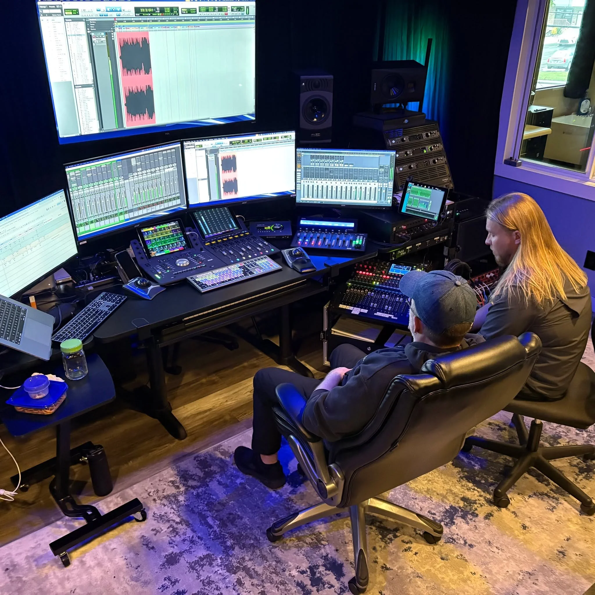 Mastering with @killerwithane!

Reach out to book a session or learn more&mdash;link in bio &gt;&gt;
.
.
.
#hiddencreekmusic #musicproducer #musicproduction #musicstudio #recordingstudio #recordingstudio #bellevuetn #nashville #nashvilletn #nashville