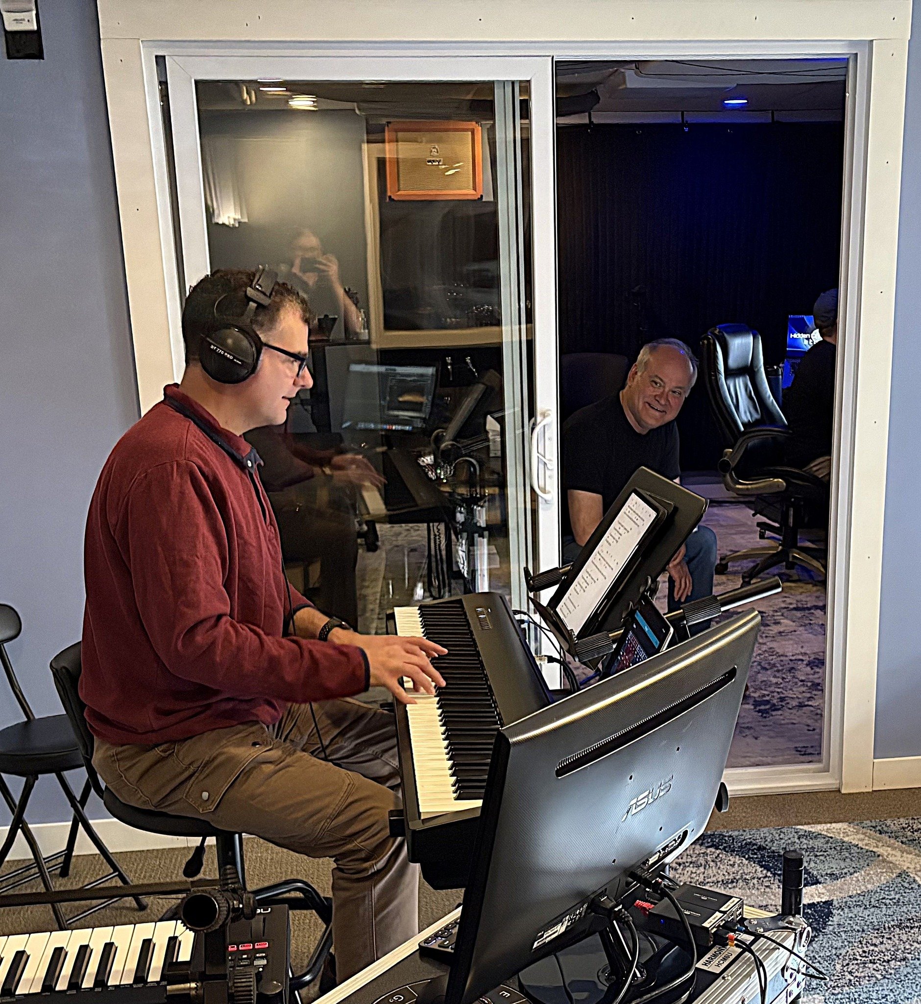 Nate Donchez adding keys to @carlwestbehnke's project!

Reach out to book a session or learn more&mdash;link in bio &gt;&gt;
.
.
.
#hiddencreekmusic #musicproducer #musicproduction #musicstudio #recordingstudio #recordingstudio #bellevuetn #nashville