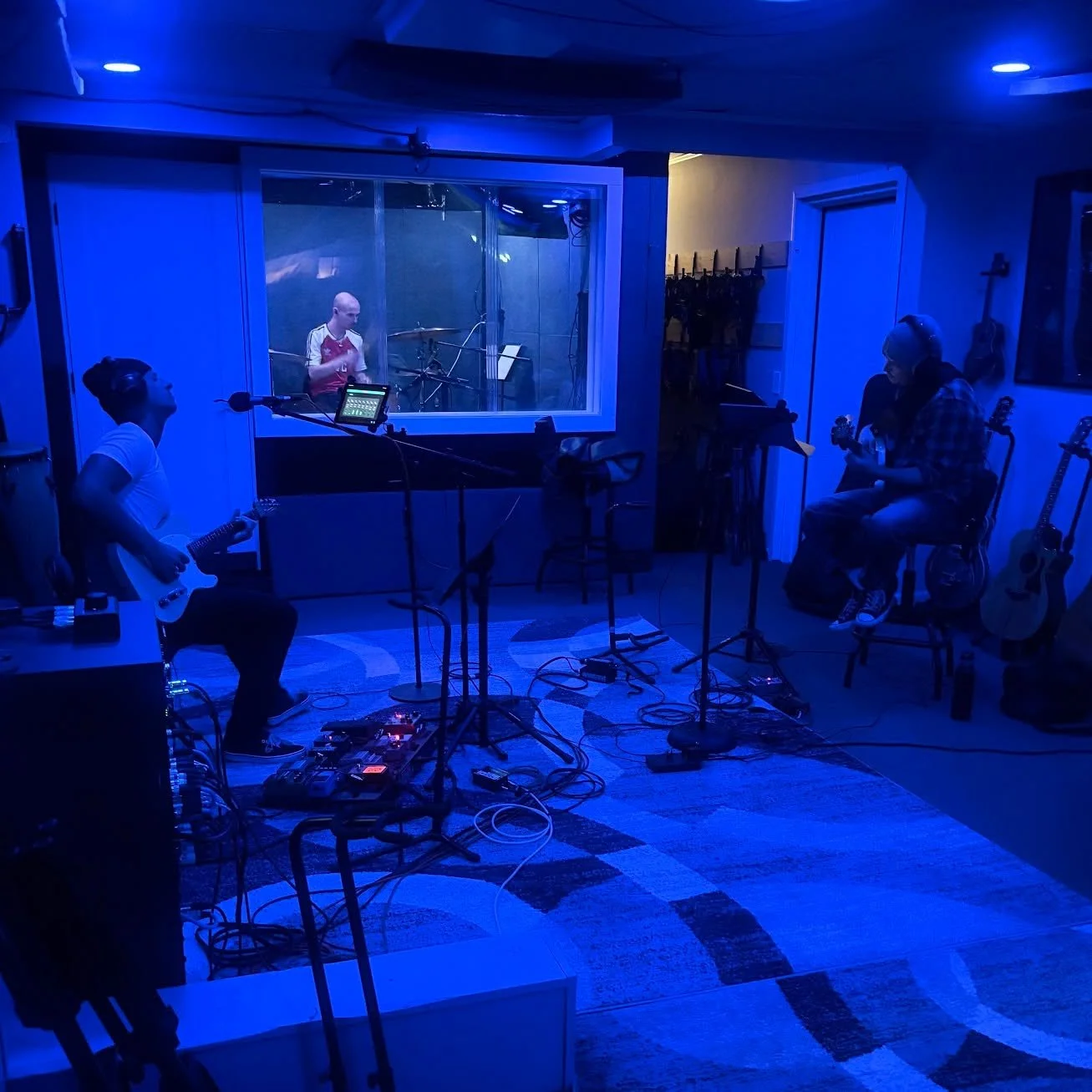 Live tracking with @dougleonardofficial!
@zack_lamb @jaredmicealmusic @taylortuke

Reach out to book a session or learn more&mdash;link in bio &gt;&gt;
.
.
.
#hiddencreekmusic #musicproducer #musicproduction #musicstudio #recordingstudio #recordingst