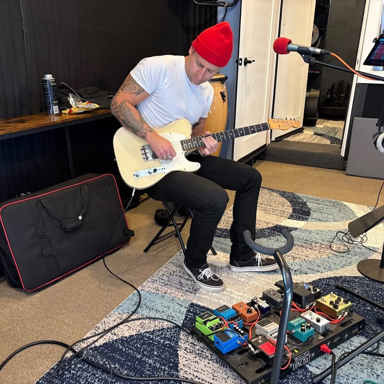 More shots from @dougleonardofficial's full band session!
@zack_lamb @jaredmicealmusic @taylortuke 

Reach out to book a session or learn more&mdash;link in bio &gt;&gt;
.
.
.
#hiddencreekmusic #musicproducer #musicproduction #musicstudio #recordings