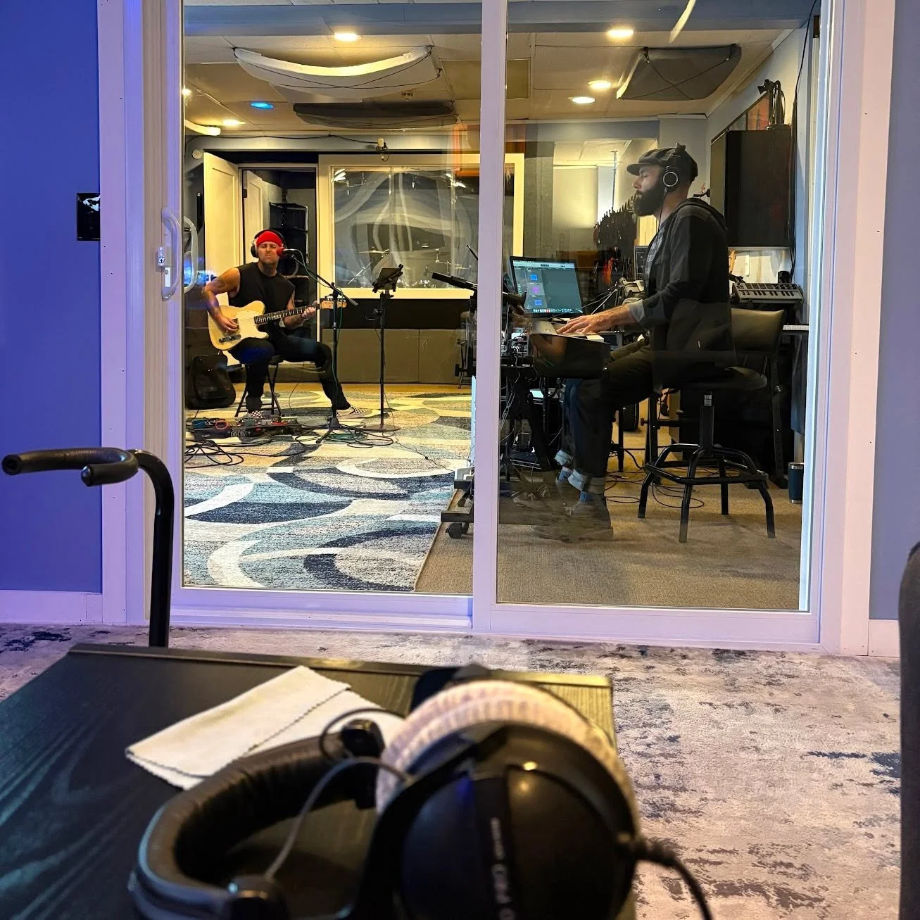 @dougleonardofficial and @taylortuke bringing songs to life!

Reach out to book a session or learn more&mdash;link in bio >>
.
.
.
#hiddencreekmusic #musicproducer #musicproduction #musicstudio #recordingstudio #recordingstudio #bellevuetn #nas