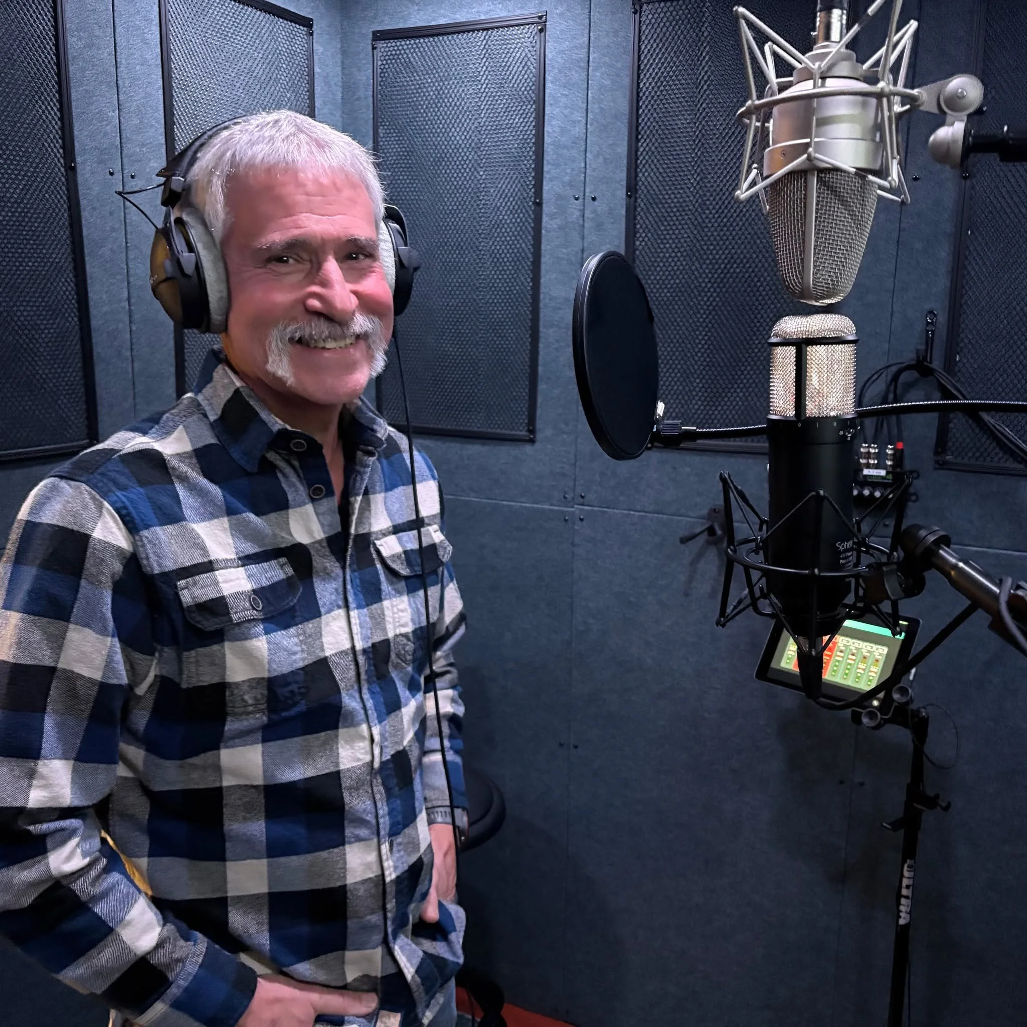 Tracking vocals with @dcatmusic!

Reach out to book a session or learn more&mdash;link in bio >>
.
.
.
#hiddencreekmusic #musicproducer #musicproduction #musicstudio #recordingstudio #recordingstudio #bellevuetn #nashville #nashvilletn #nashvil