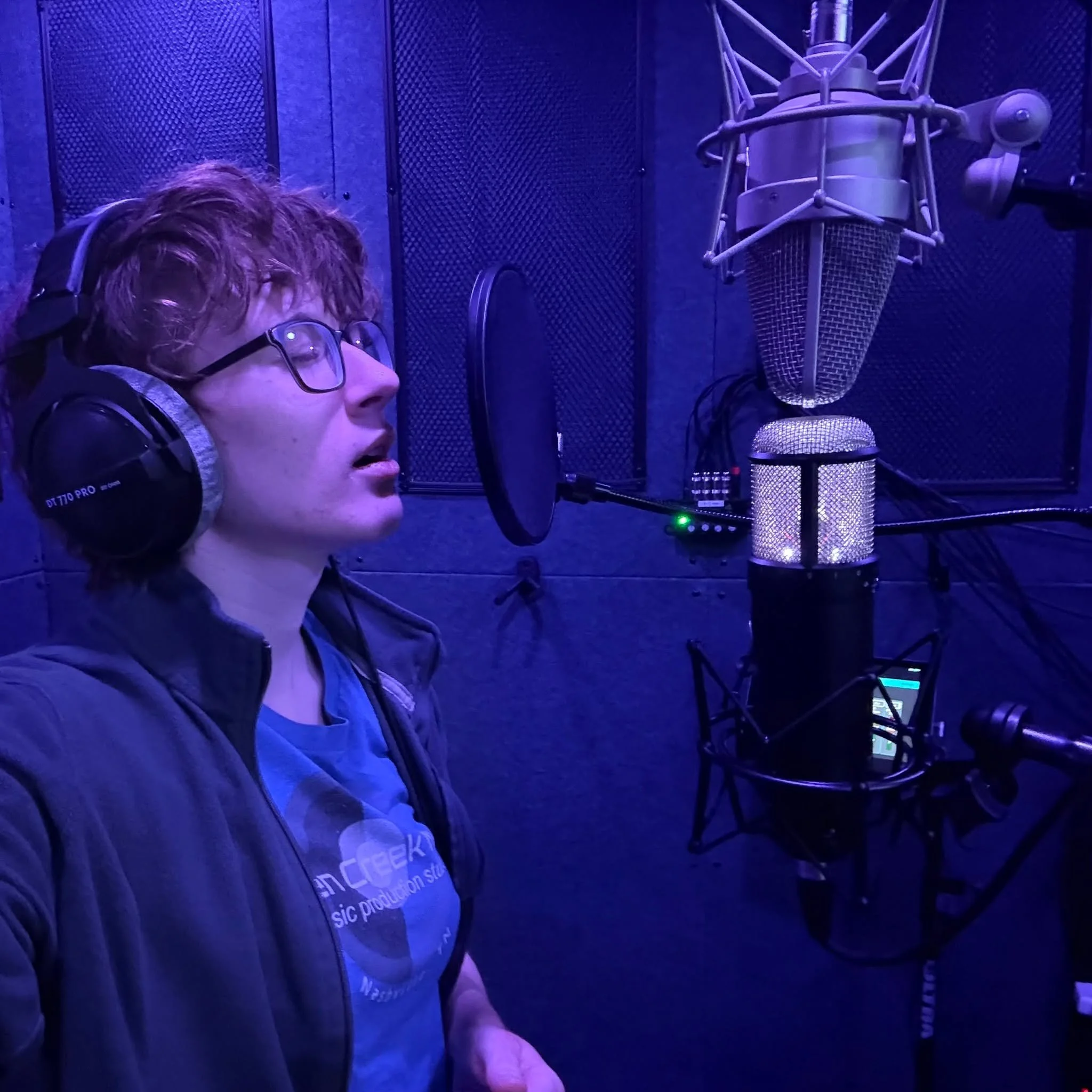 Adding some finishing touches to @dcatmusic's new songs!

Reach out to book a session or learn more&mdash;link in bio >>
.
.
.
#hiddencreekmusic #musicproducer #musicproduction #musicstudio #recordingstudio #recordingstudio #bellevuetn #nashvil