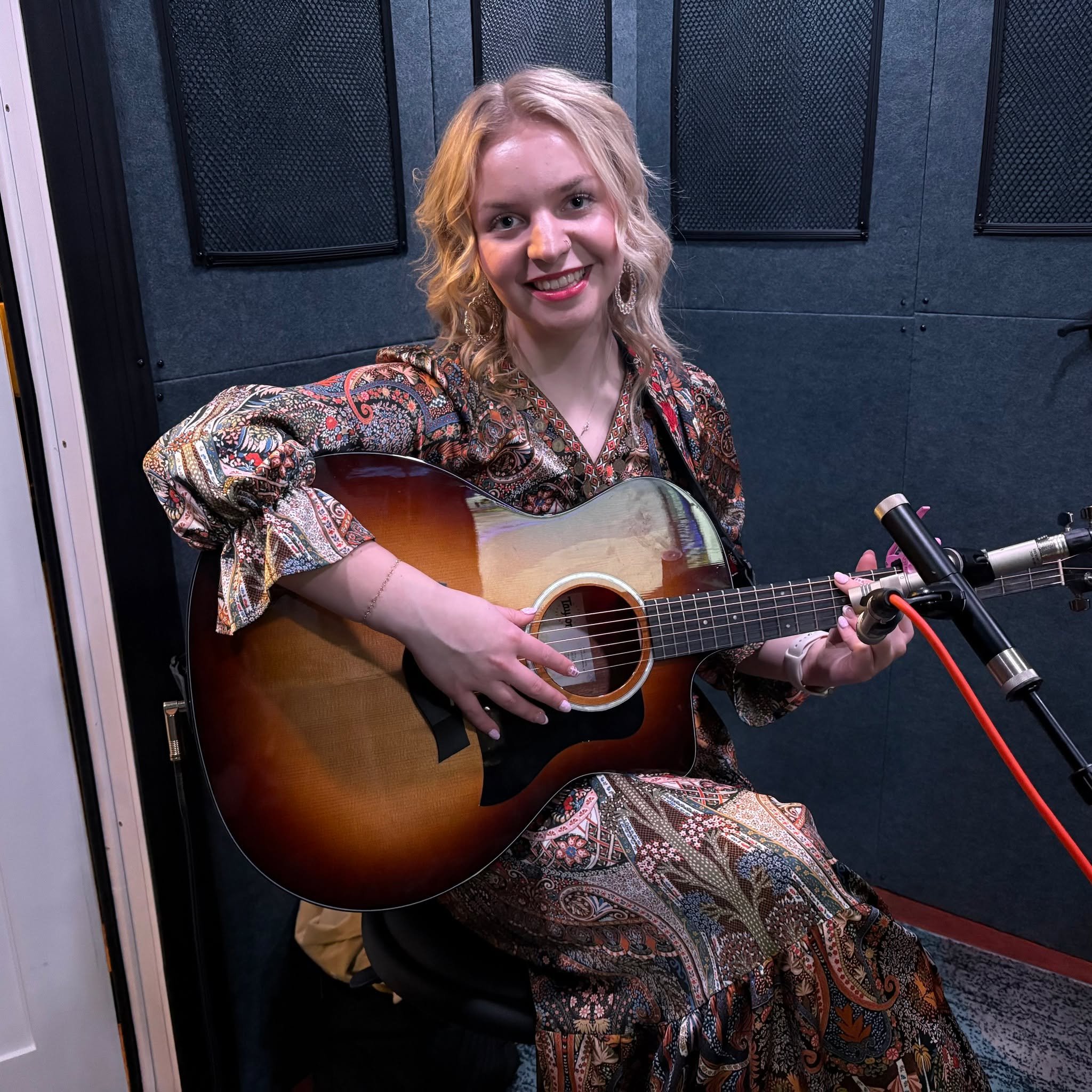 We're so excited that @bellemodeenmusic is back in the studio! 

Reach out to book a session or learn more&mdash;link in bio >>
.
.
.
#hiddencreekmusic #musicproducer #musicproduction #musicstudio #recordingstudio #recordingstudio #bellevuetn #