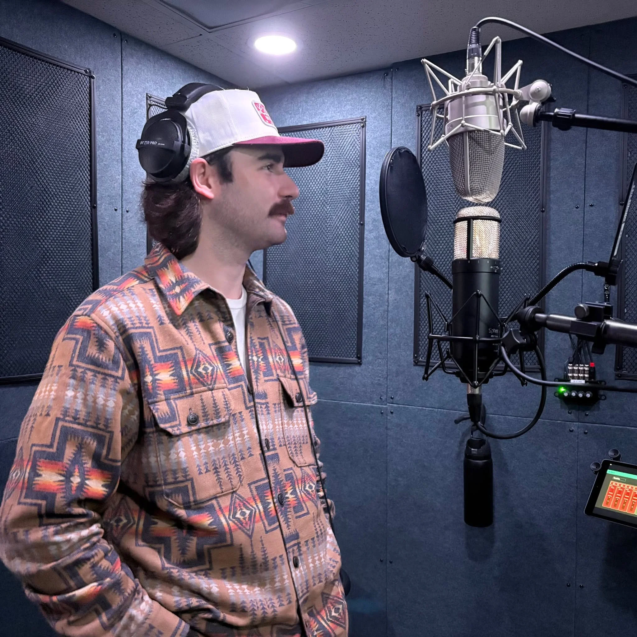 Tracking vocals with @kaden_peer!

Reach out to book a session or learn more&mdash;link in bio >>
.
.
.
#hiddencreekmusic #musicproducer #musicproduction #musicstudio #recordingstudio #recordingstudio #bellevuetn #nashville #nashvilletn #nashvi