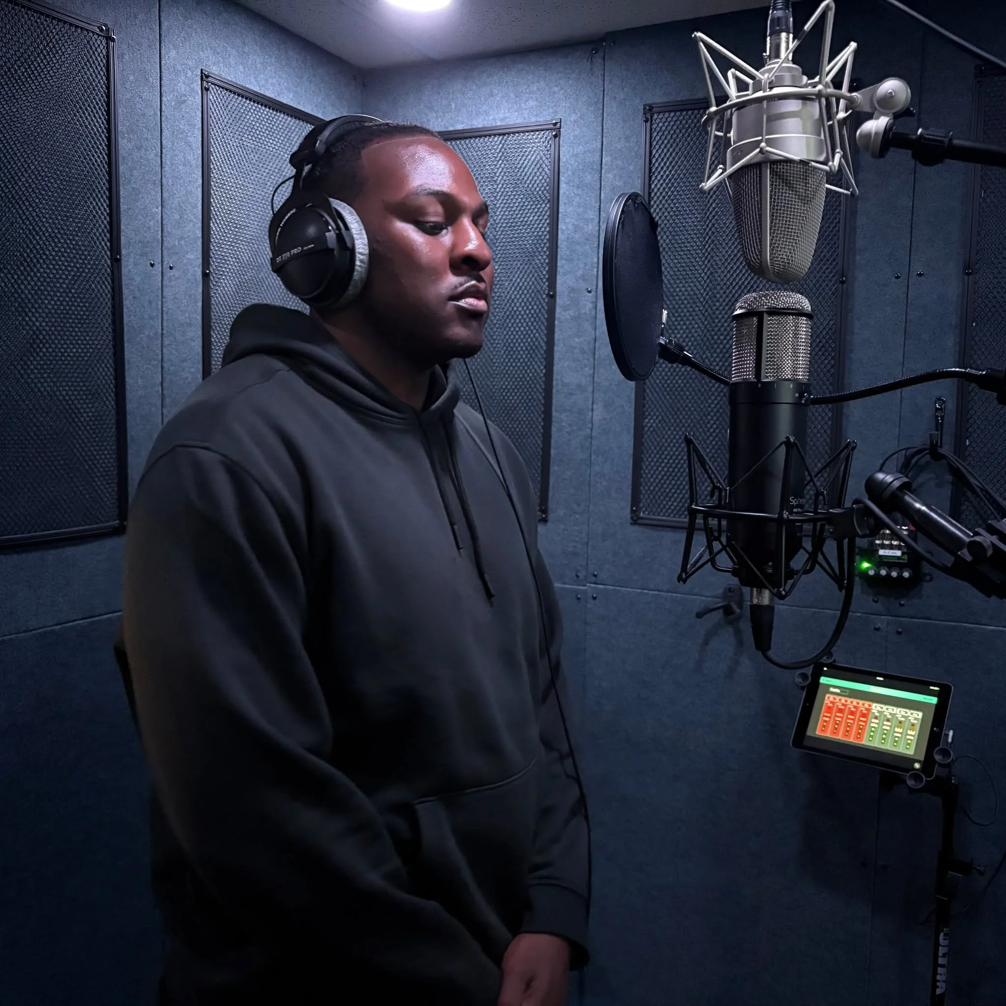 We're so excited that @angelosroom is back in the studio!

Reach out to book a session or learn more&mdash;link in bio >>
.
.
.
#hiddencreekmusic #musicproducer #musicproduction #musicstudio #recordingstudio #recordingstudio #bellevuetn #nashvi