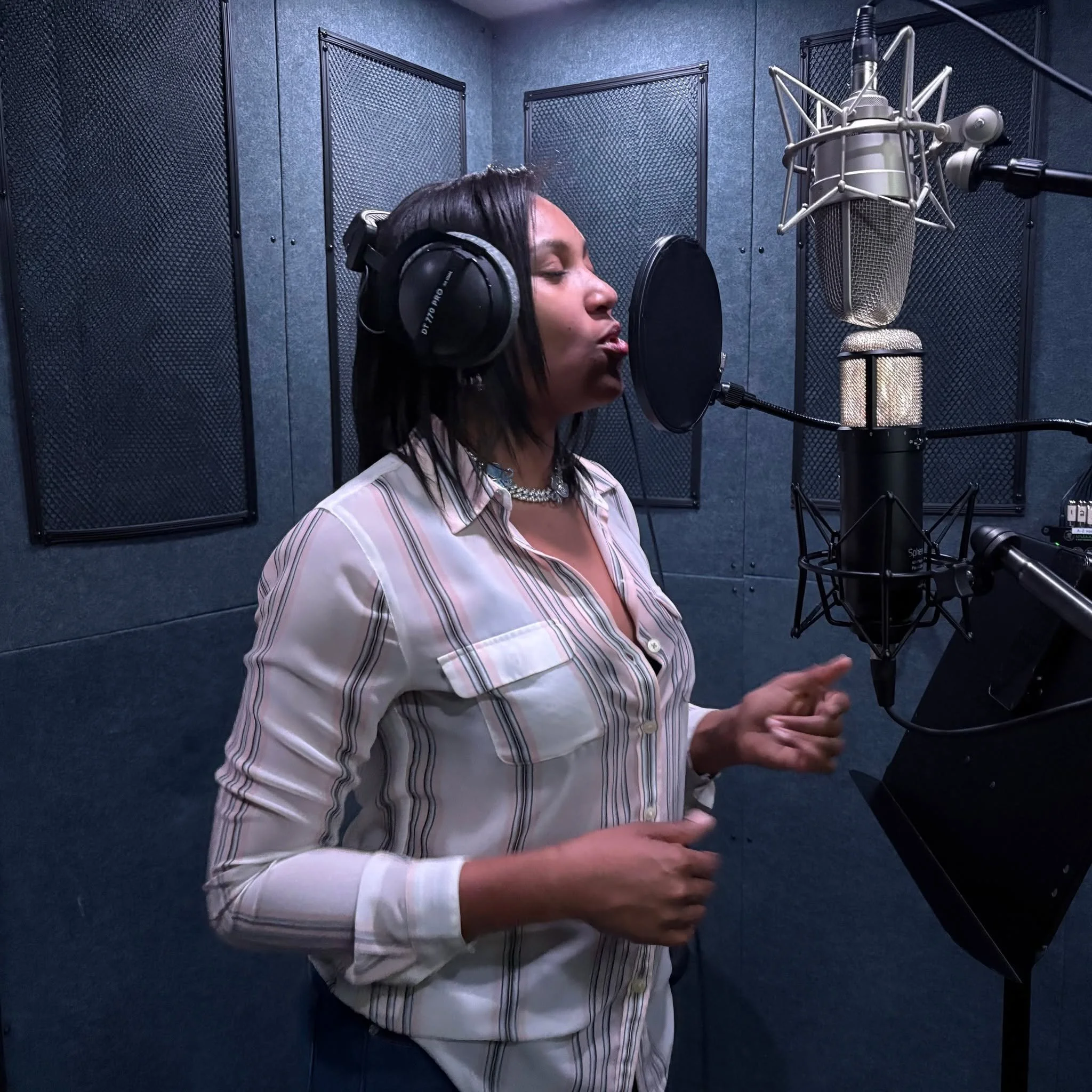 Starting a new project with @mzzkeyaofficially!
@kevincory84

Reach out to book a session or learn more&mdash;link in bio >>
.
.
.
#hiddencreekmusic #musicproducer #musicproduction #musicstudio #recordingstudio #recordingstudio #bellevuetn #nas