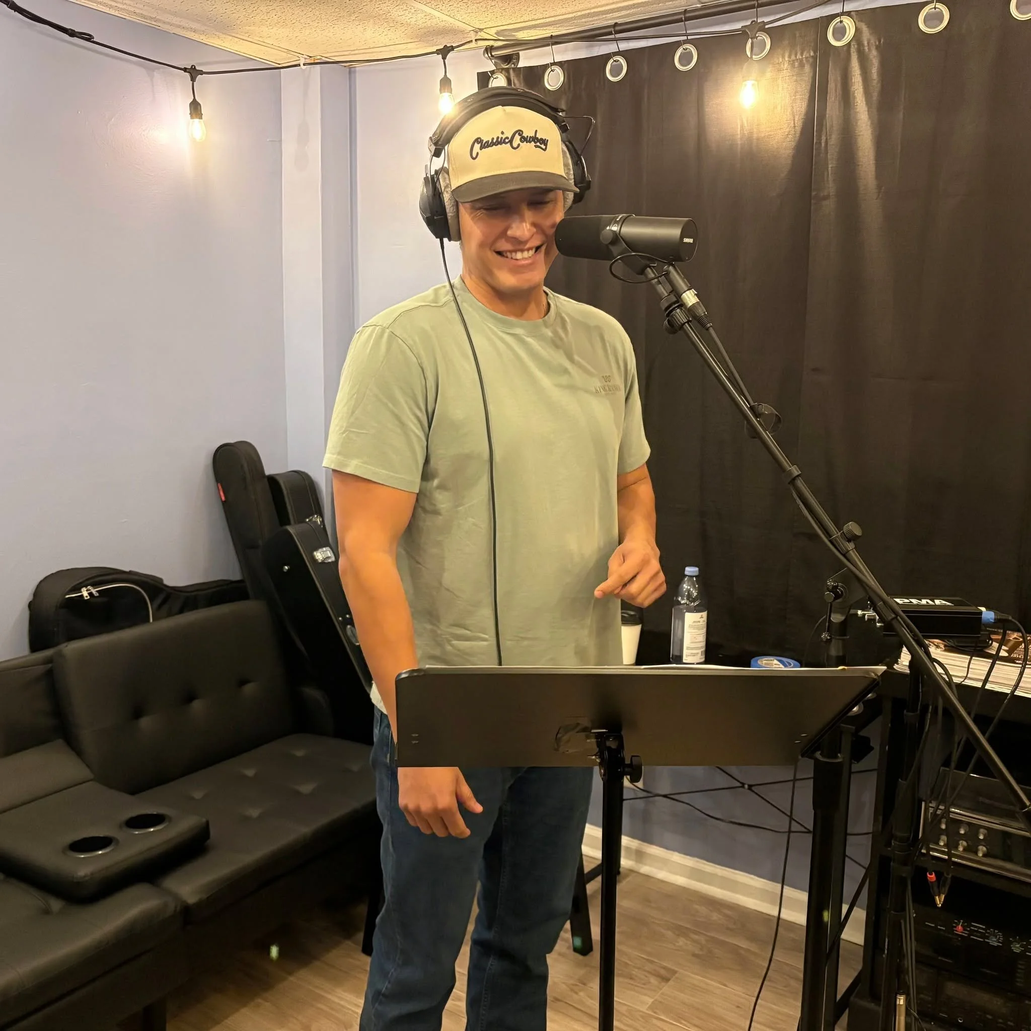 First session with @mattcastillomusic! 

Reach out to book a session or learn more&mdash;link in bio >>
.
.
.
#hiddencreekmusic #musicproducer #musicproduction #musicstudio #recordingstudio #recordingstudio #bellevuetn #nashville #nashvilletn #
