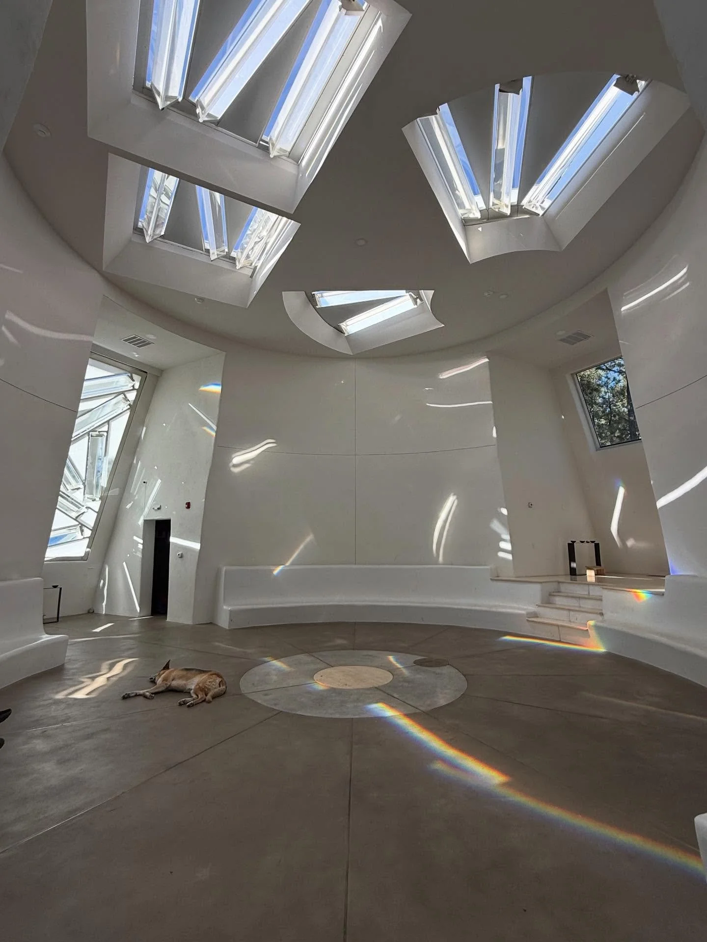 Had a fabulous morning with @leighoviatt_fiberart at the Dwan Light Sanctuary playing in the prism light of this amazing art installation built in 1996. The Dwan Light Sanctuary serves the UWC-USA campus and the public as a refuge from the pace, conf