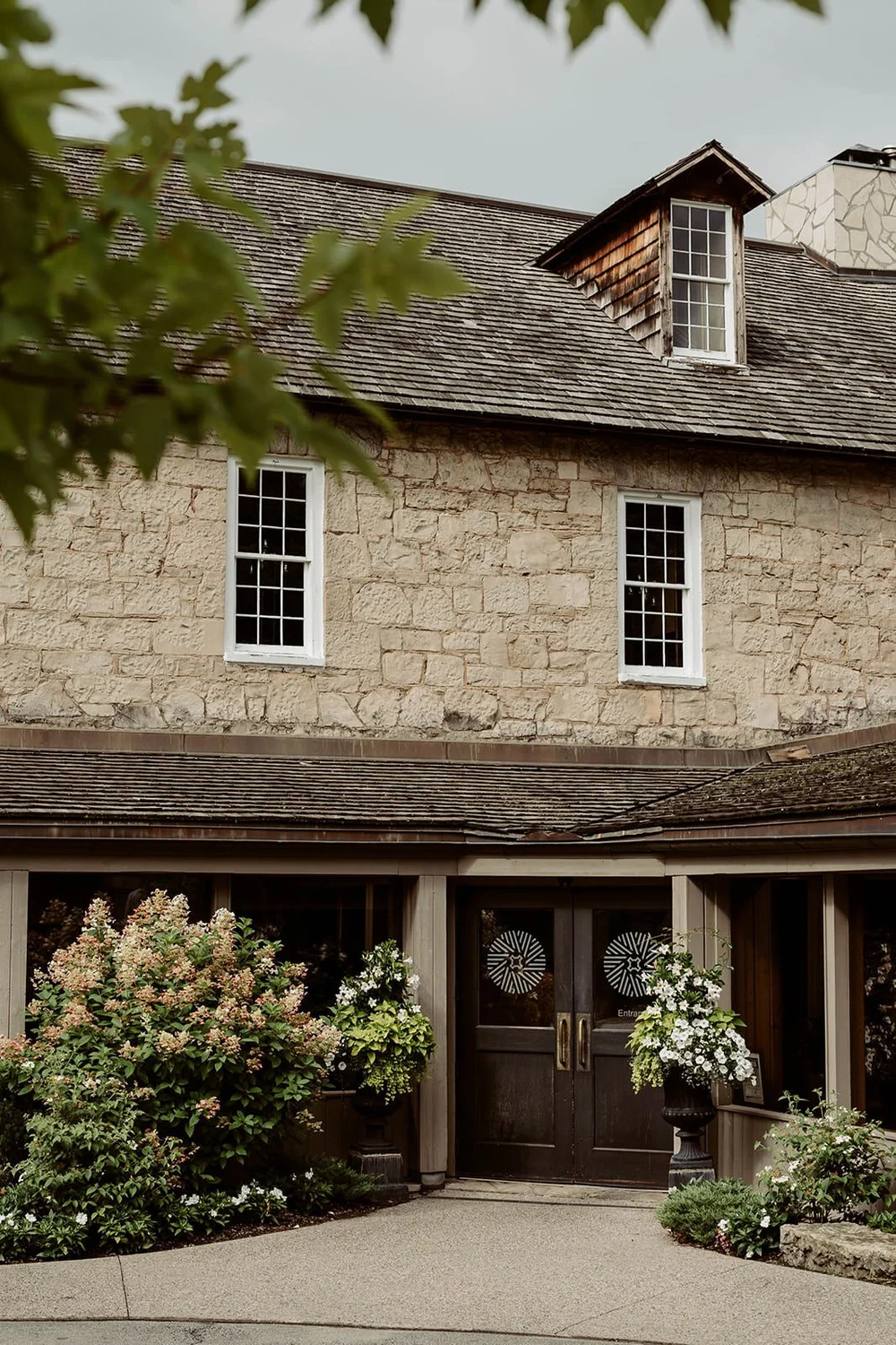 ontario-wedding-venue-ancaster-mill-photography-ancaster-amare-studios